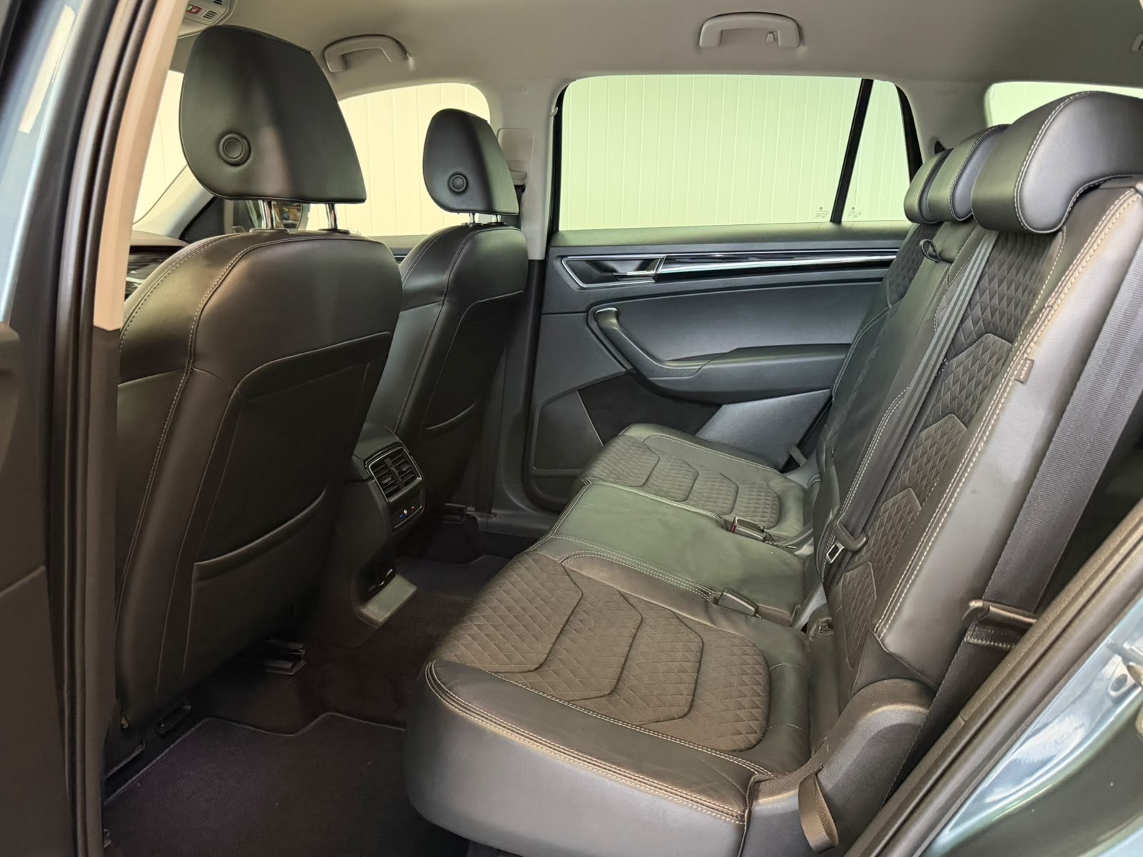 SKODA Kodiaq 2.0 TDI 4x4 DSG - frisch ab MFK und Service - AHK - 7 Plätzer-image-12