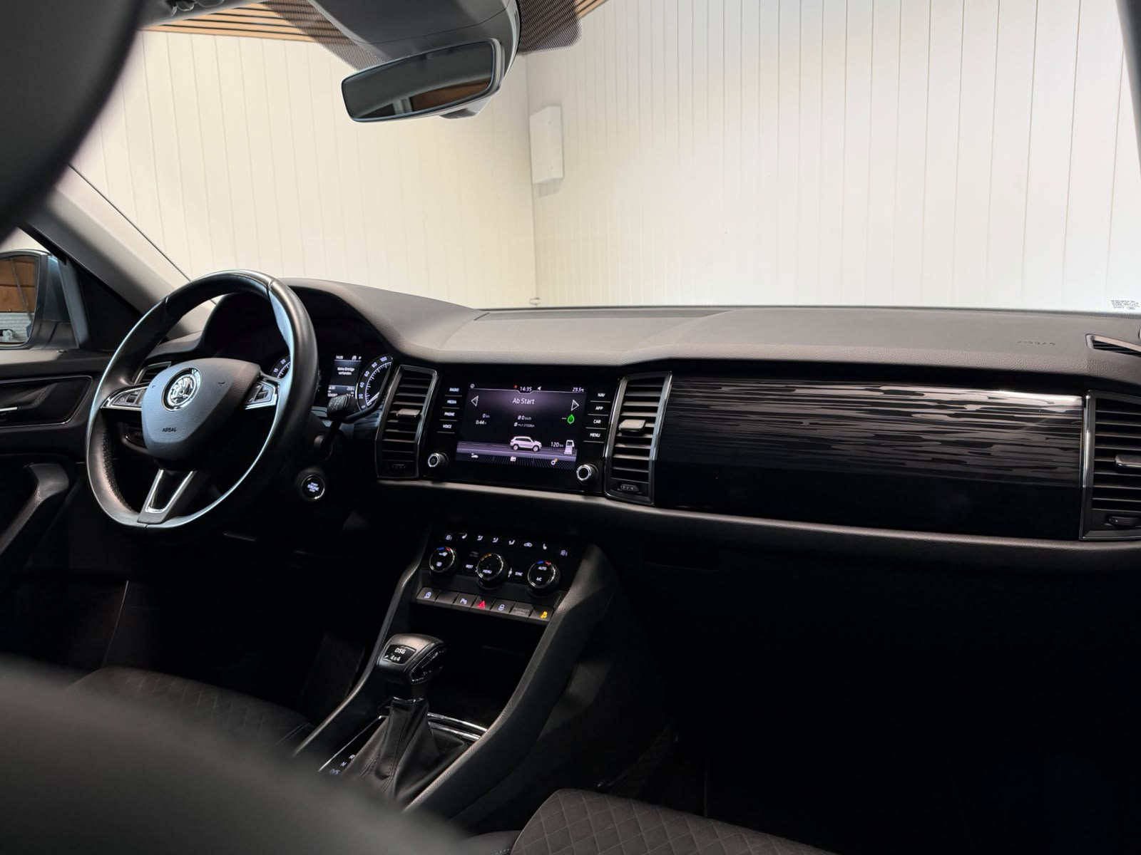 SKODA Kodiaq 2.0 TDI 4x4 DSG - frisch ab MFK und Service - AHK - 7 Plätzer-image-8