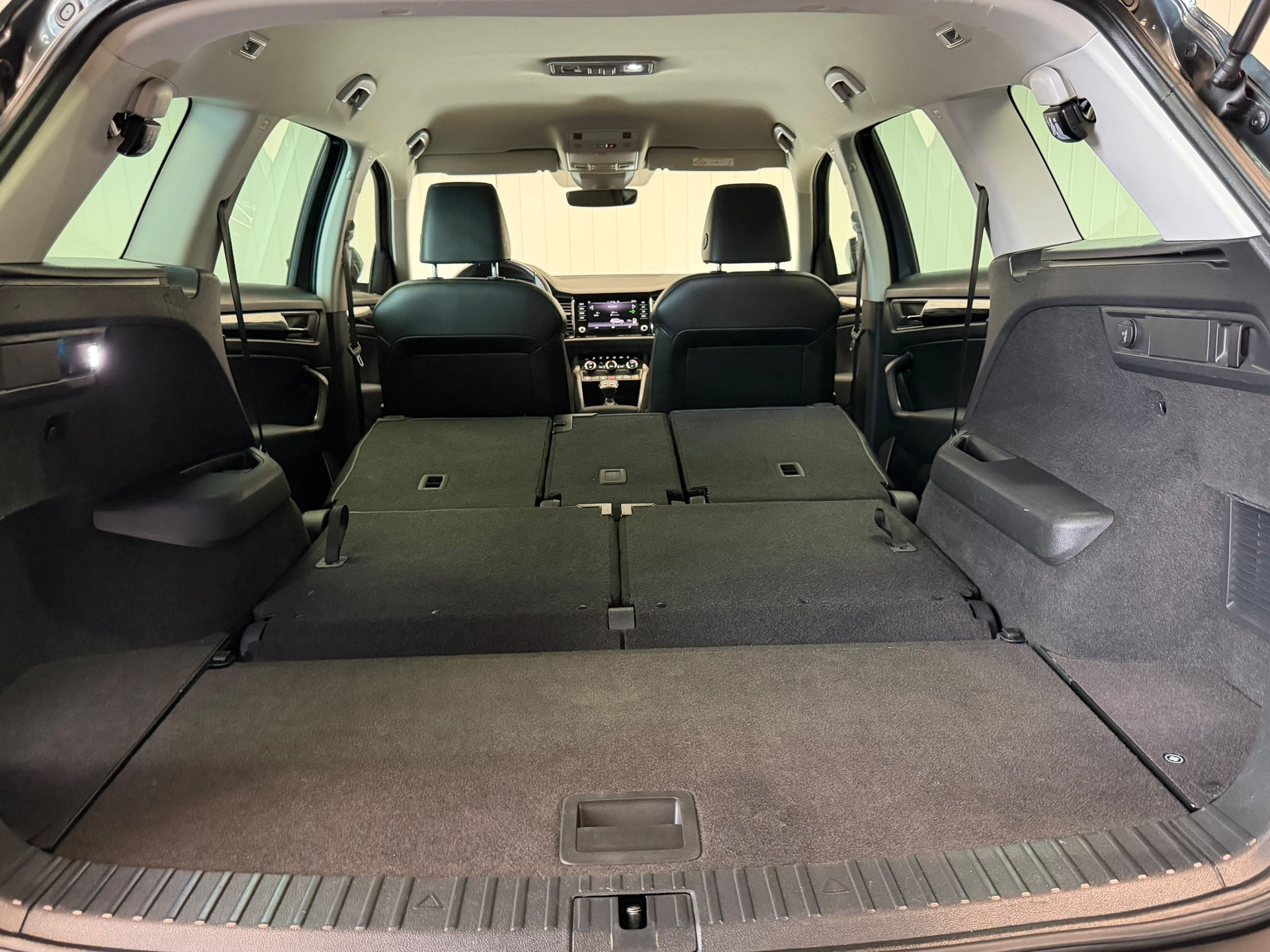 SKODA Kodiaq 2.0 TDI 4x4 DSG - frisch ab MFK und Service - AHK - 7 Plätzer-image-16