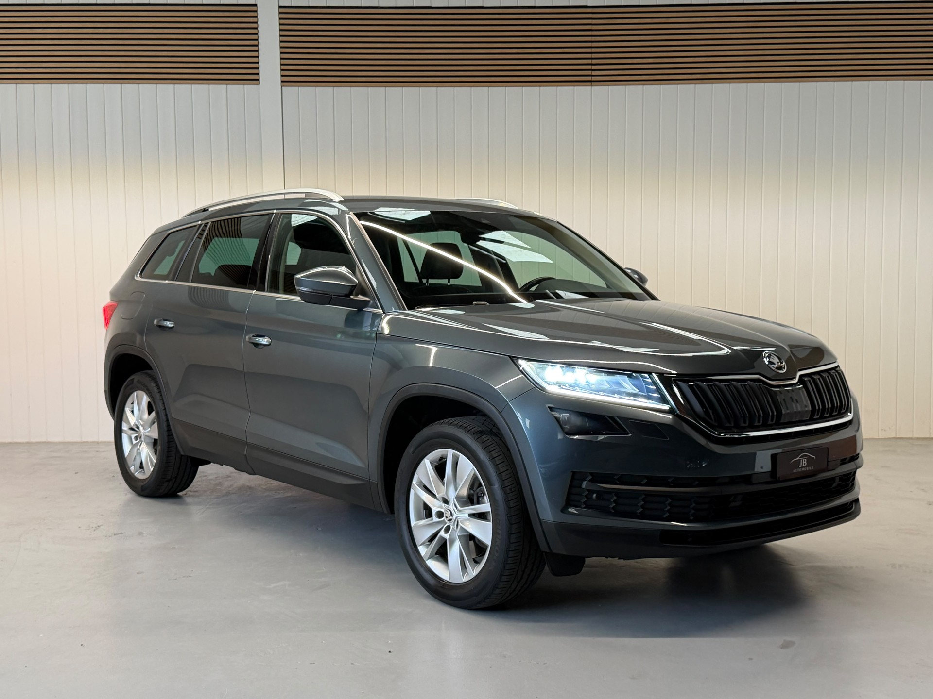 SKODA Kodiaq 2.0 TDI 4x4 DSG - frisch ab MFK und Service - AHK - 7 Plätzer-image-5