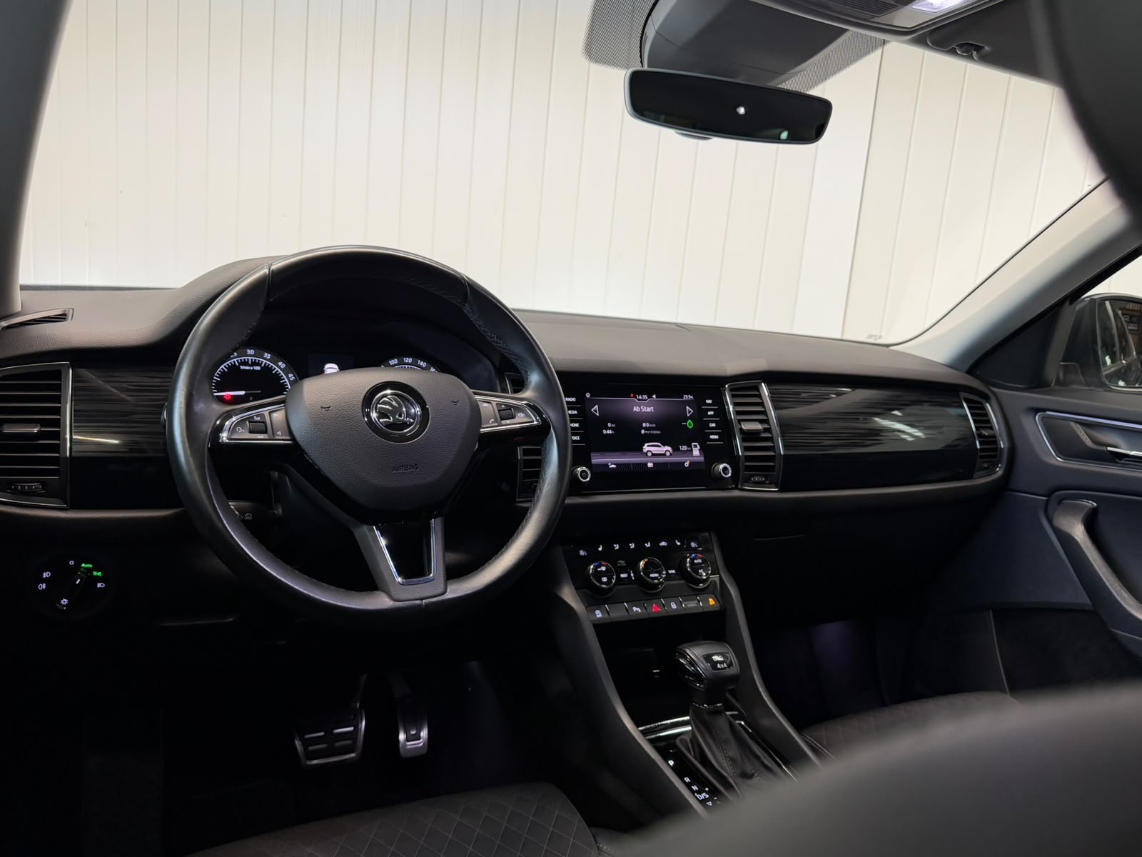 SKODA Kodiaq 2.0 TDI 4x4 DSG - frisch ab MFK und Service - AHK - 7 Plätzer-image-6
