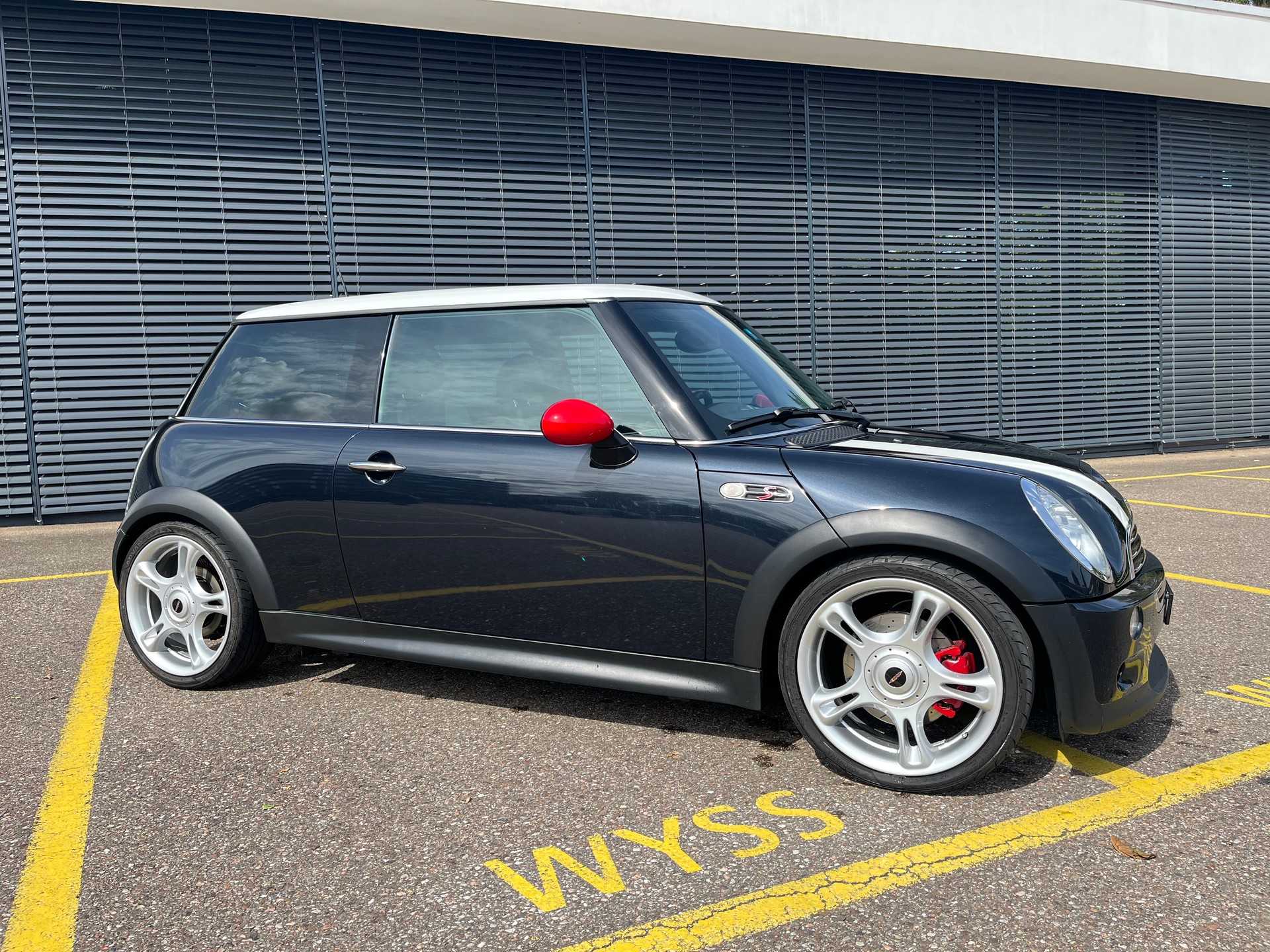 MINI 1.6i Cooper S JCW-image-3