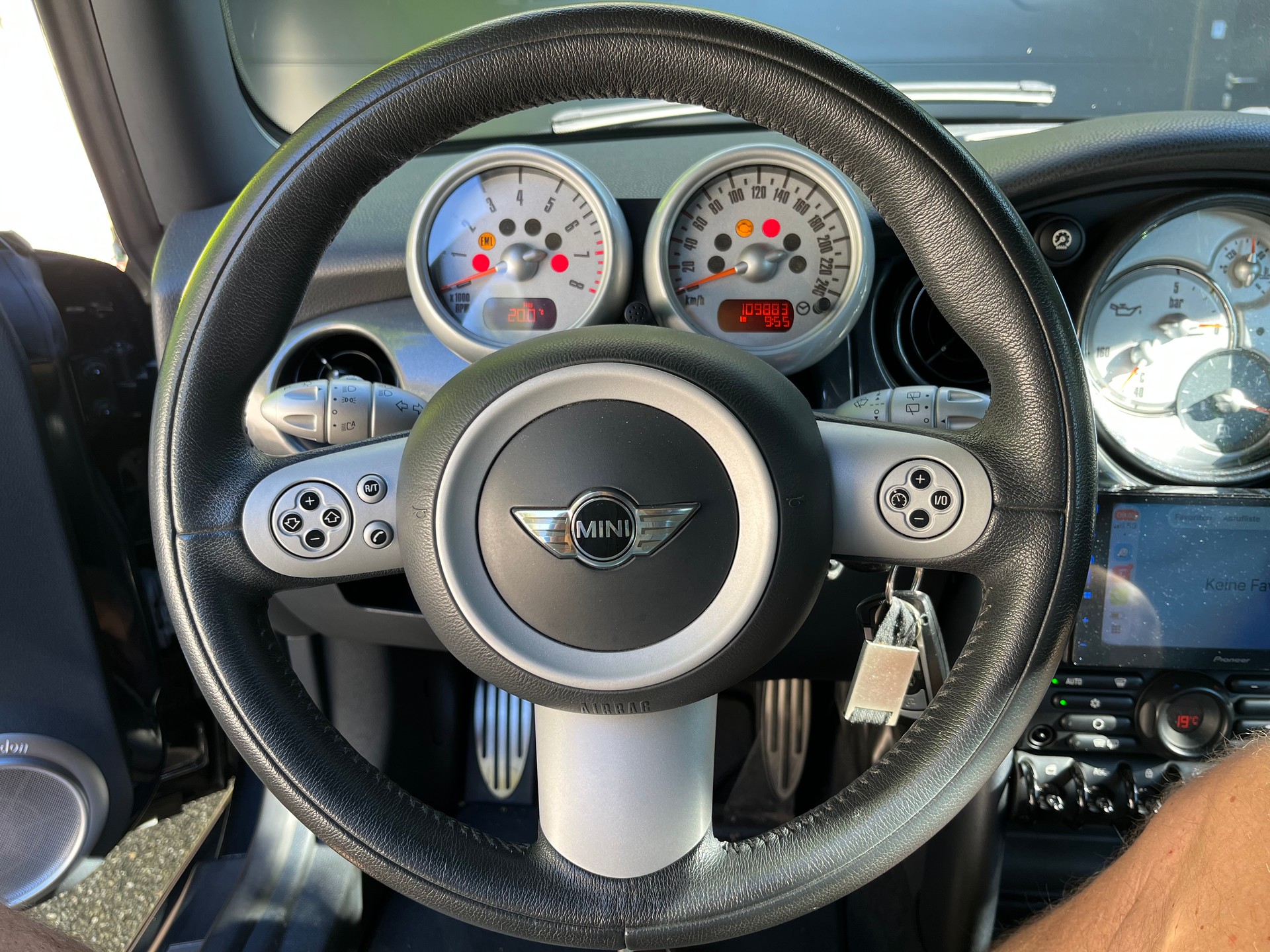 MINI 1.6i Cooper S JCW-image-4