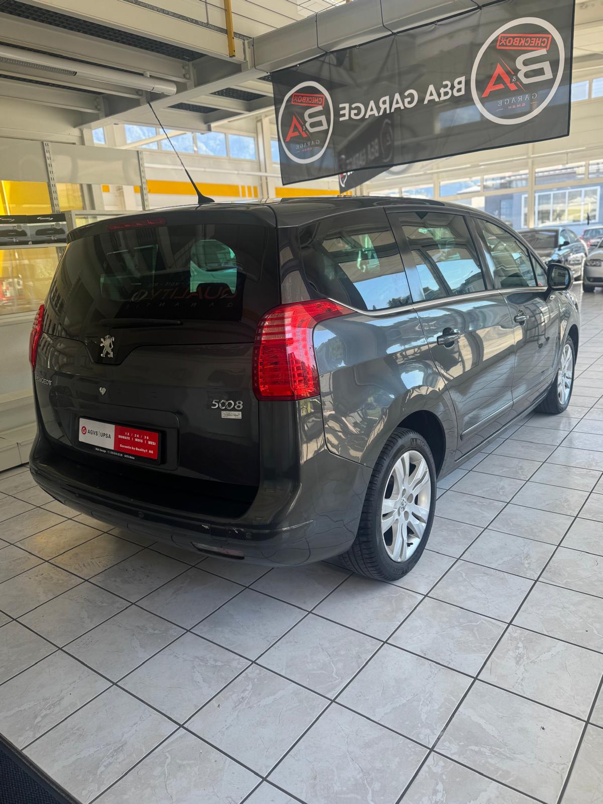 PEUGEOT 5008 1.6 HDI Sport-image-3