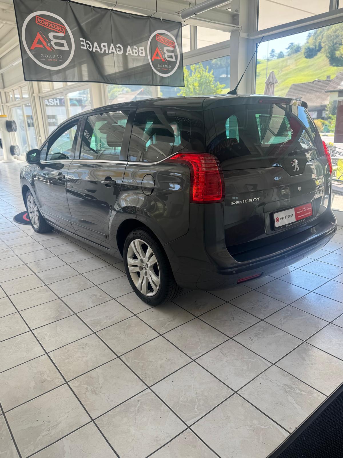 PEUGEOT 5008 1.6 HDI Sport-image-4