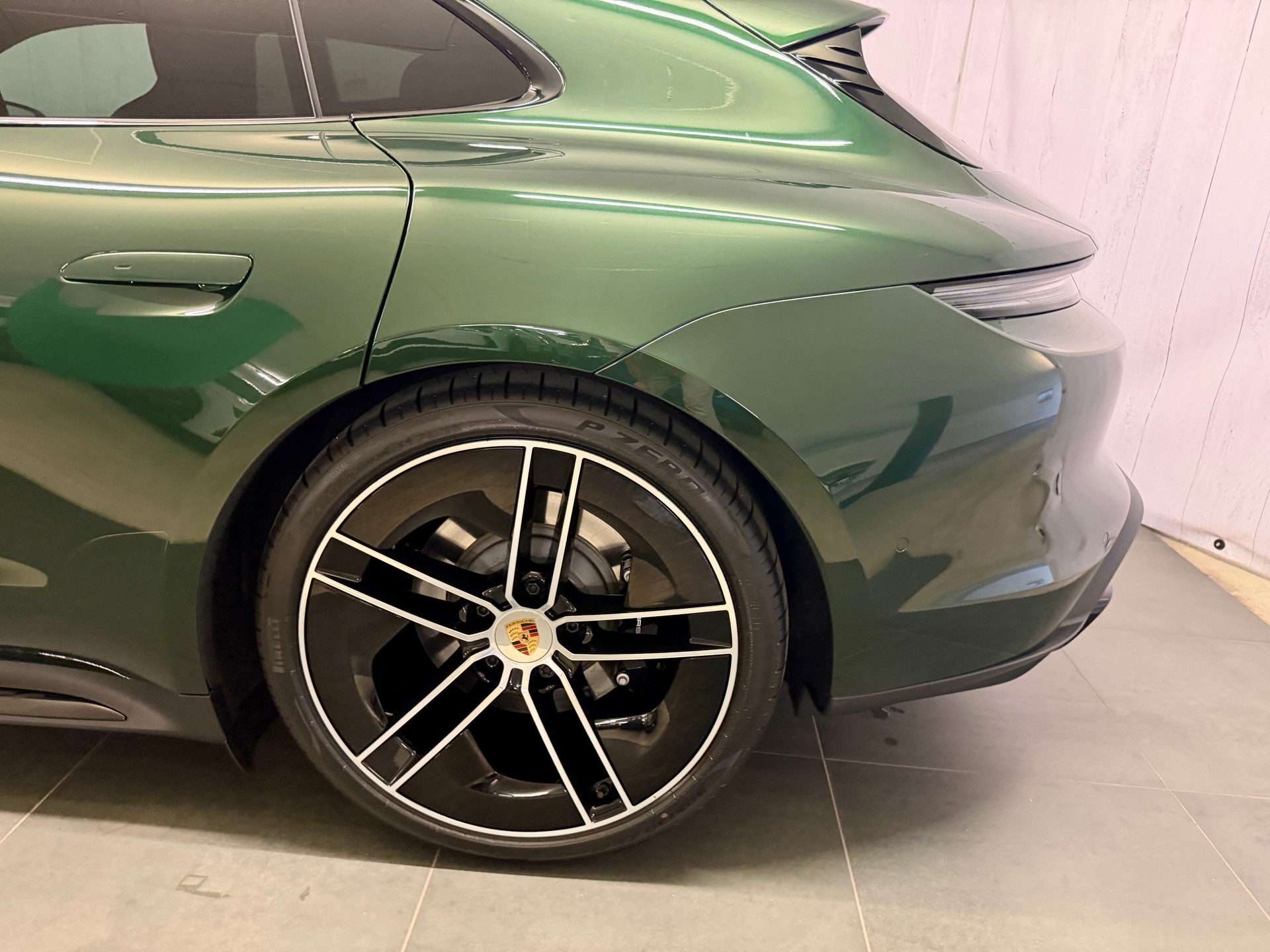 PORSCHE Taycan GTS 104kWh-image-14
