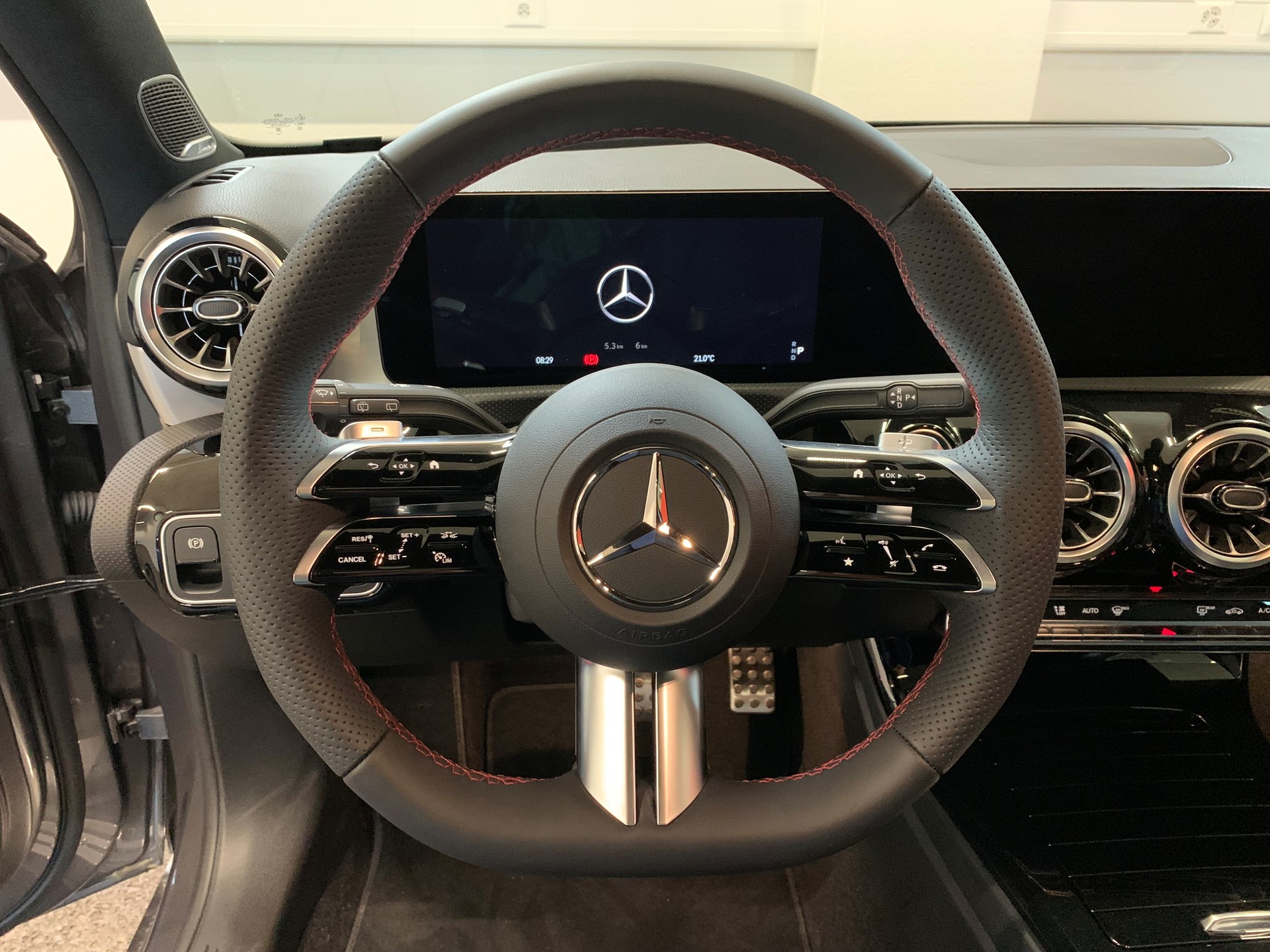 MERCEDES-BENZ A 220 4Matic 8G-DCT-image-11