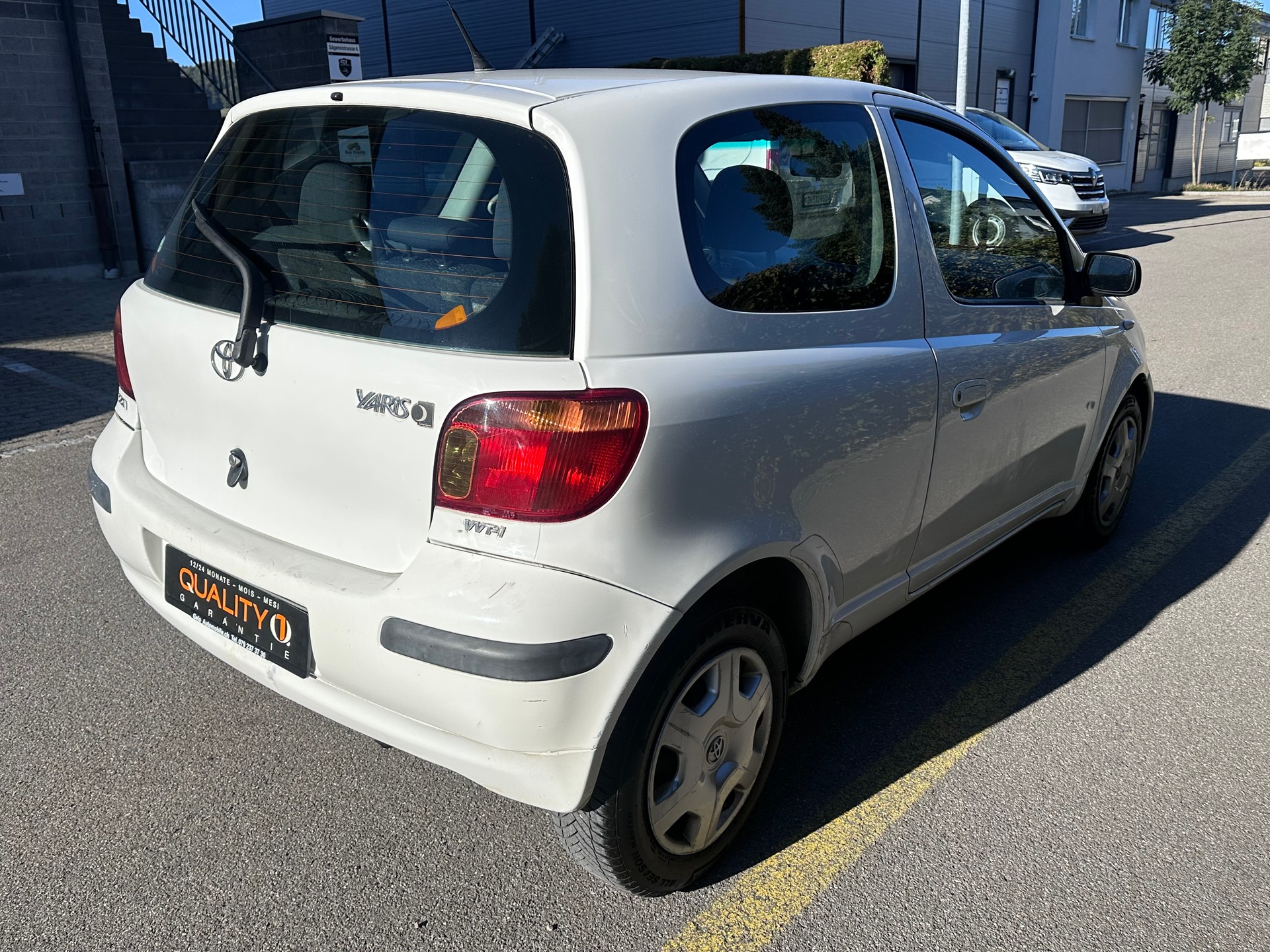 TOYOTA Yaris 1.0 Linea Sol-image-2