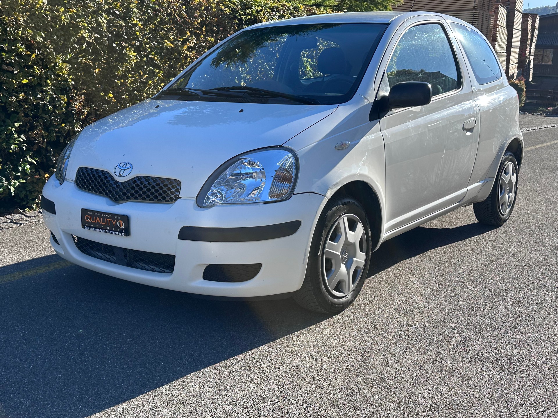 TOYOTA Yaris 1.0 Linea Sol-image-3
