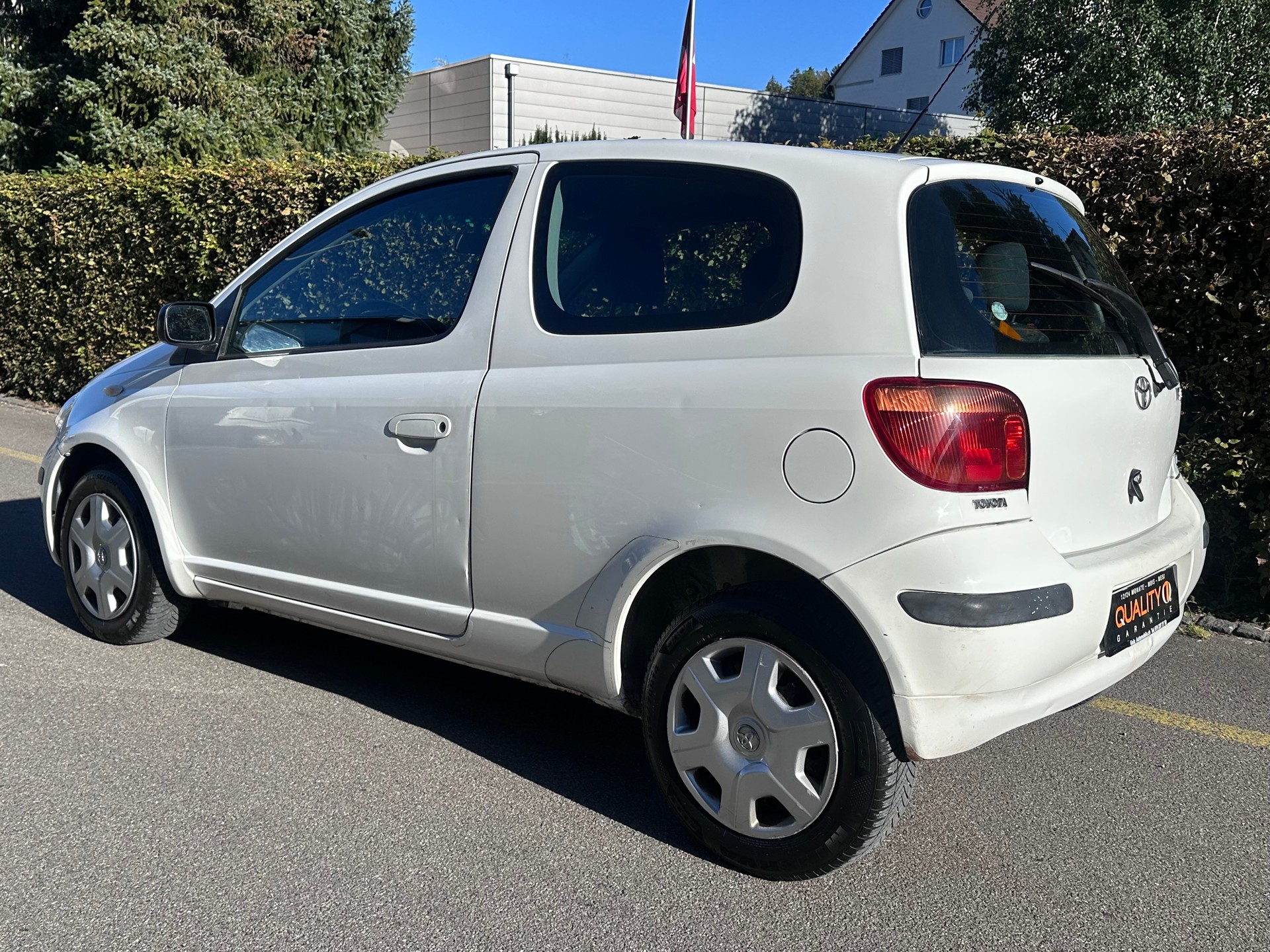 TOYOTA Yaris 1.0 Linea Sol-image-4