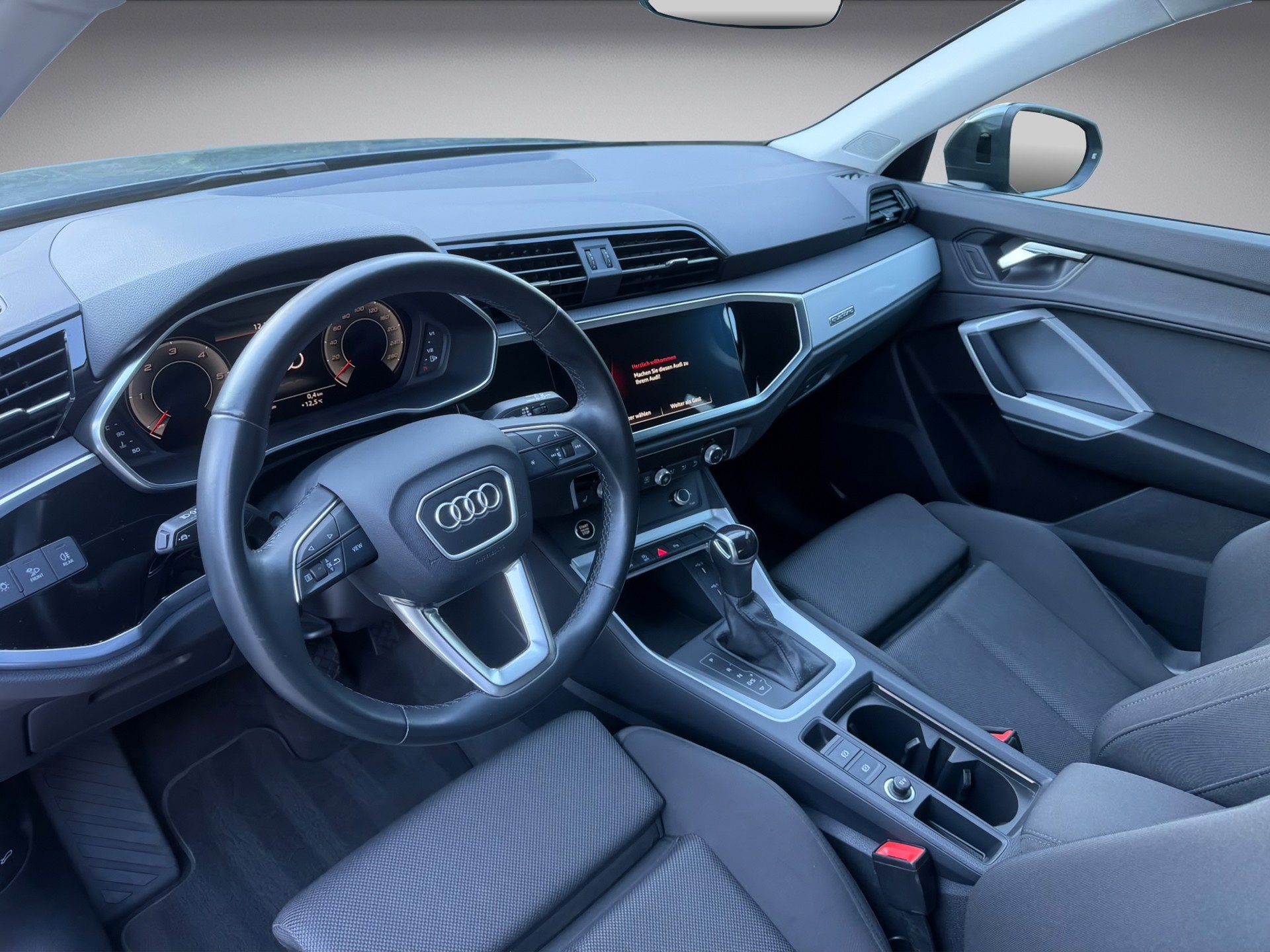 AUDI Q3 35 TDI S line quattro S-tronic-image-9