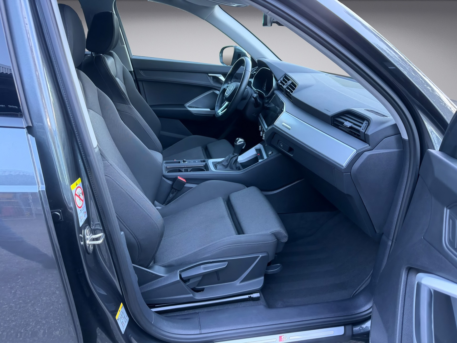 AUDI Q3 35 TDI S line quattro S-tronic-image-13