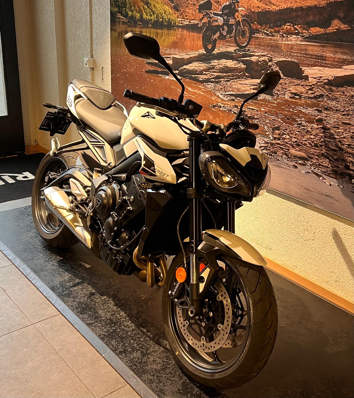 TRIUMPH Street Triple 765 R A2 (35kW)-image-3