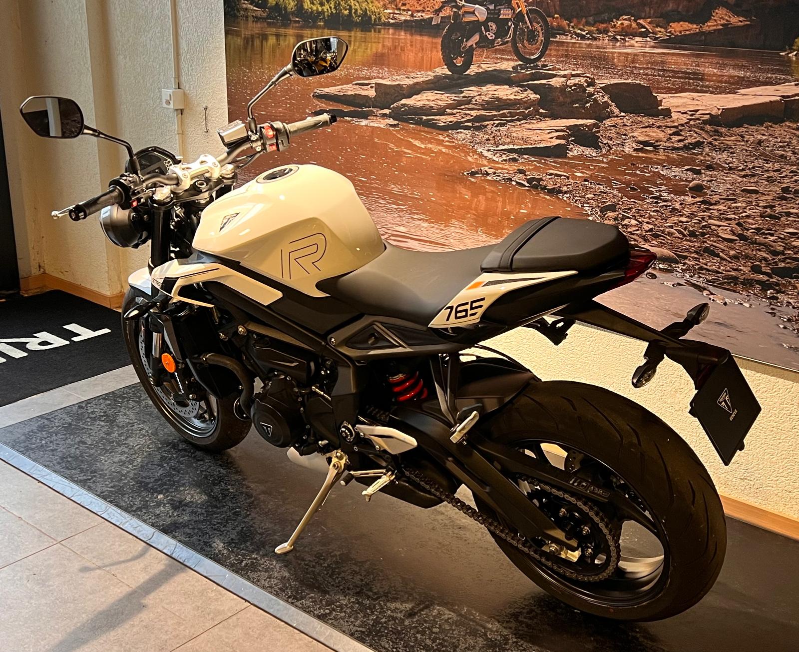 TRIUMPH Street Triple 765 R A2 (35kW)-image-4