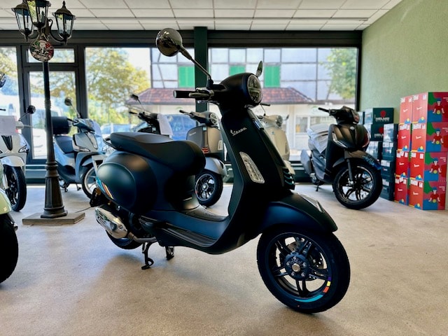PIAGGIO Vespa 125 Primavera Sport-image-1