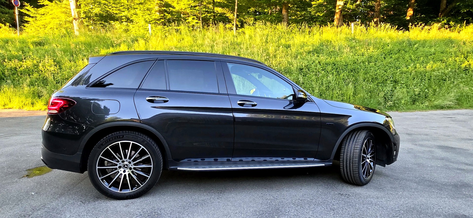 MERCEDES-BENZ GLC 300 e AMG Line Plus 4Matic 9G-Tronic-image-3