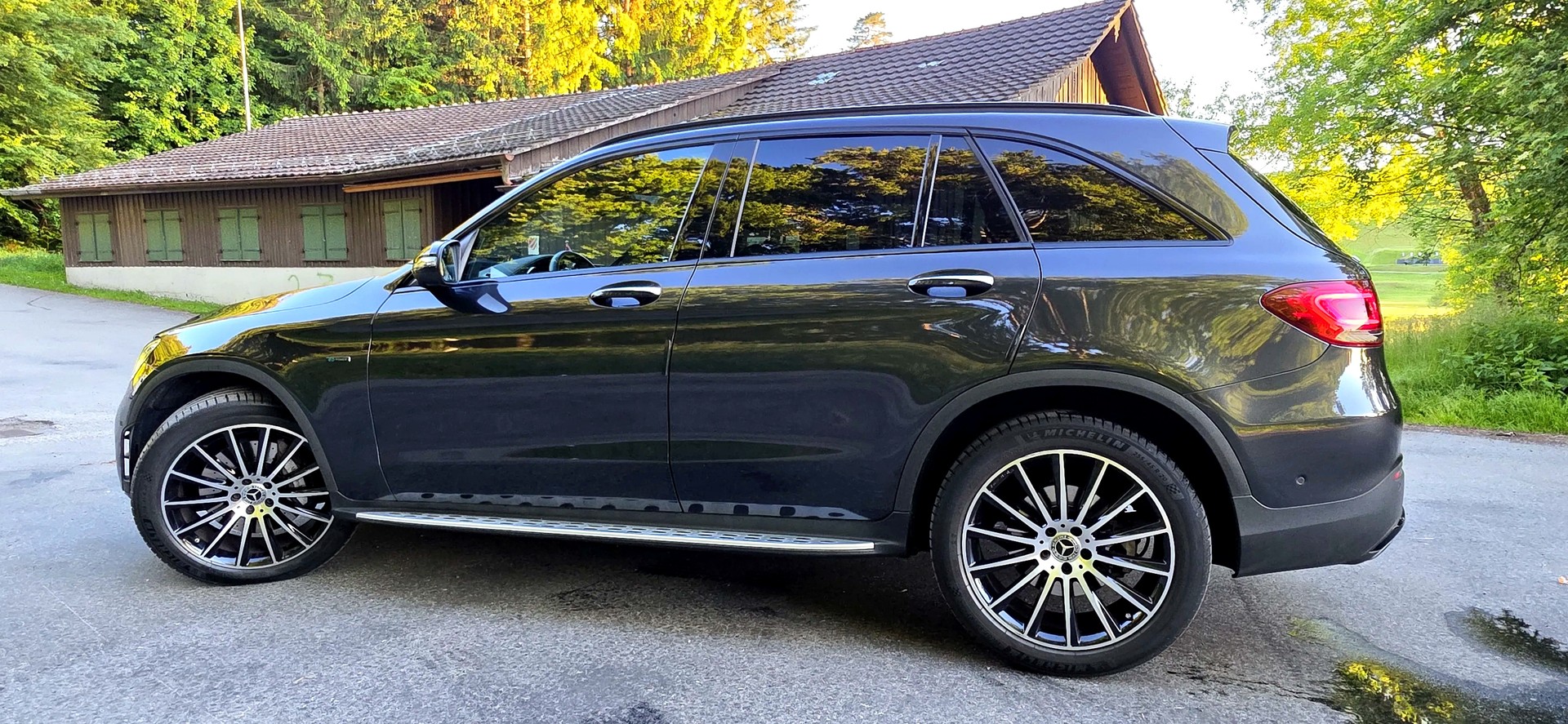 MERCEDES-BENZ GLC 300 e AMG Line Plus 4Matic 9G-Tronic-image-4