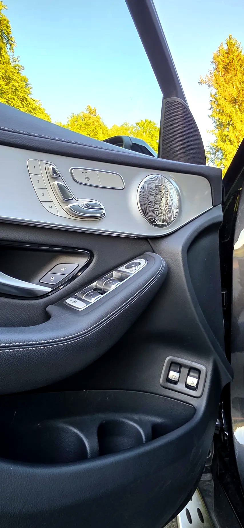 MERCEDES-BENZ GLC 300 e AMG Line Plus 4Matic 9G-Tronic-image-10