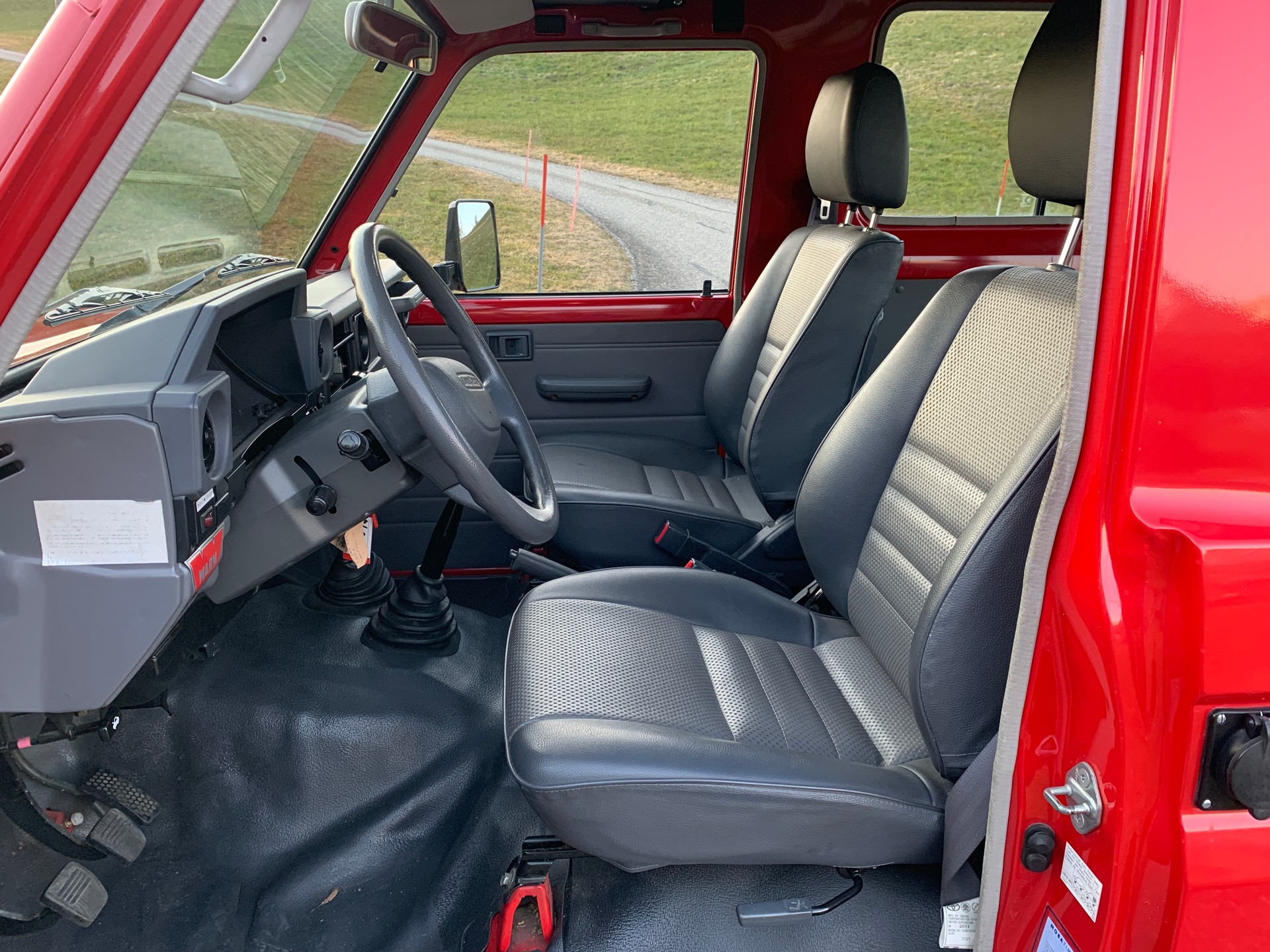 TOYOTA 400 Hdt Long 4.2D Buschtaxi-image-7