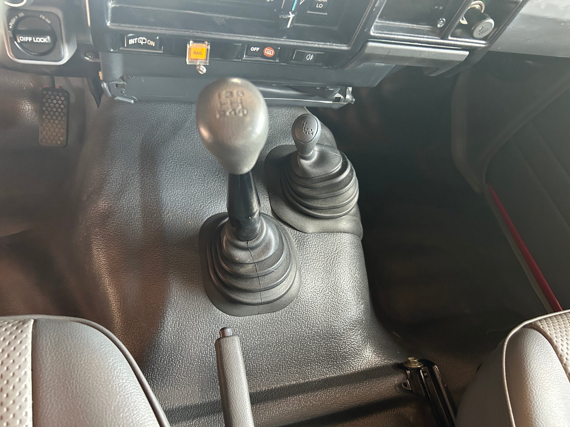 TOYOTA 400 Hdt Long 4.2D Buschtaxi-image-6