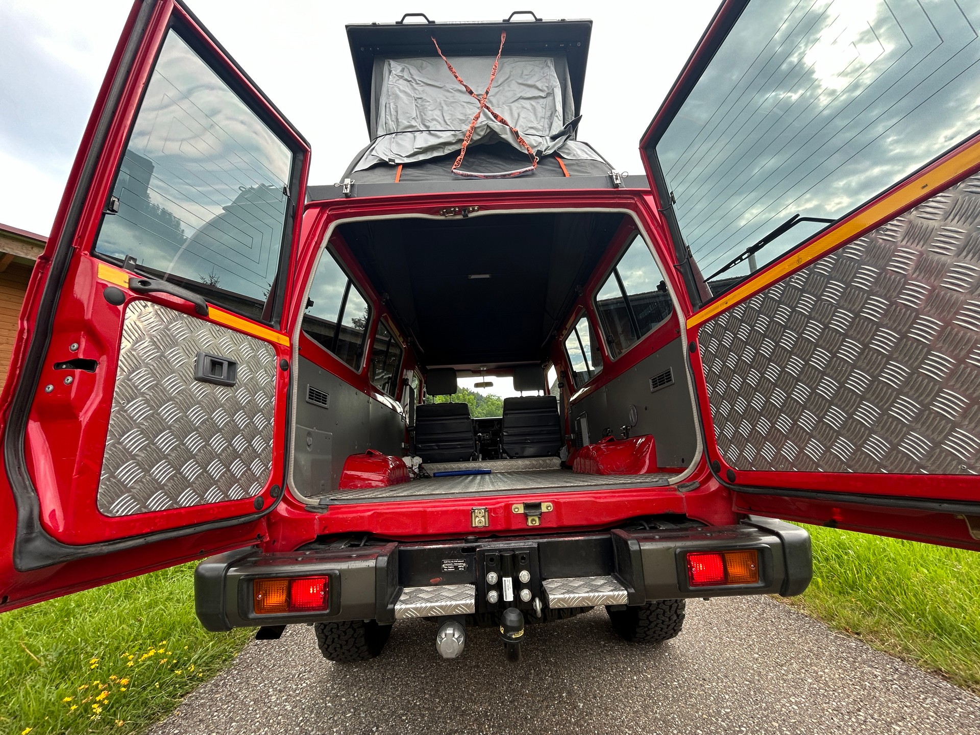 TOYOTA 400 Hdt Long 4.2D Buschtaxi-image-1