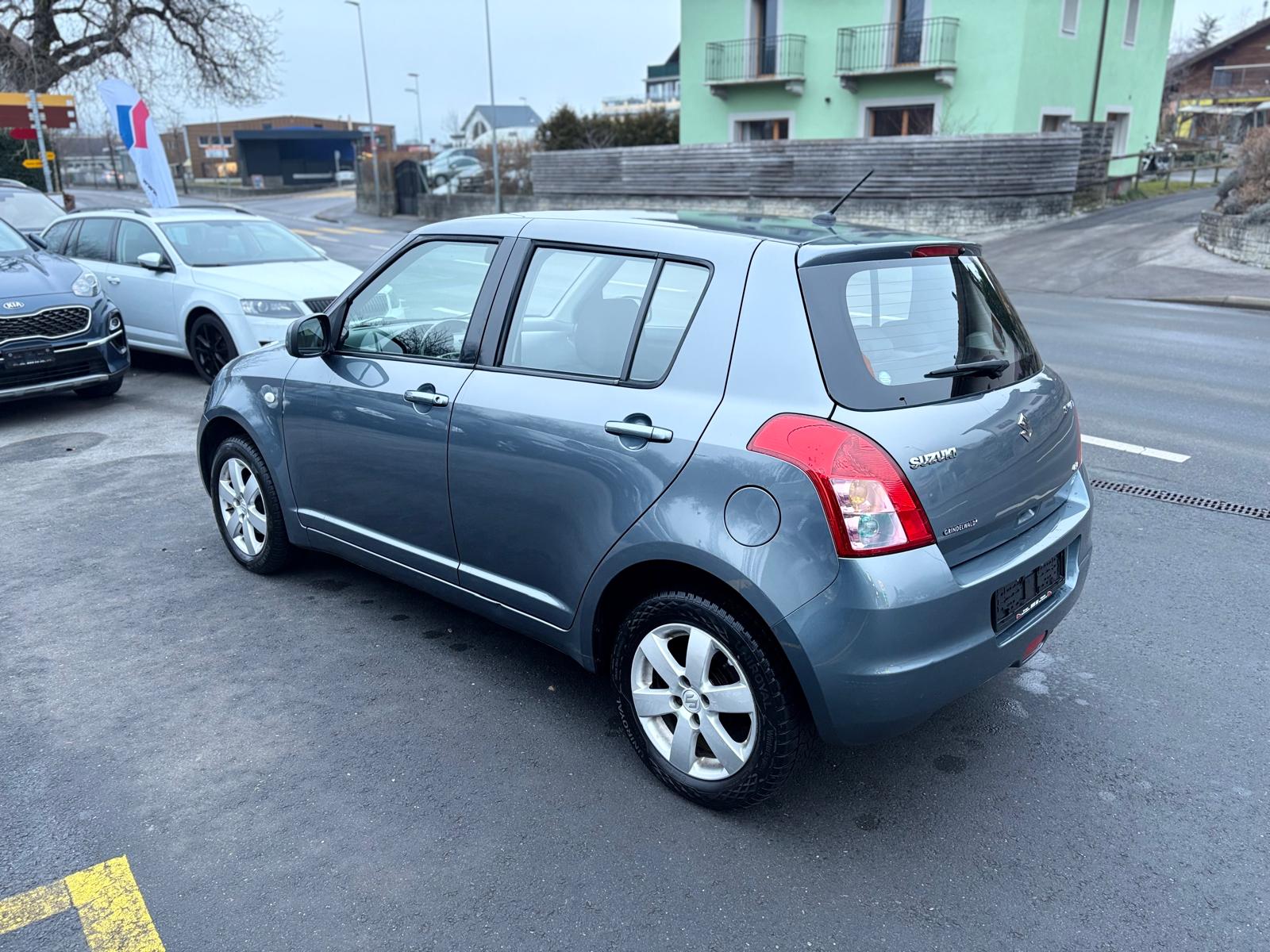 SUZUKI Swift 1.3i 16V GL 4x4-image-5