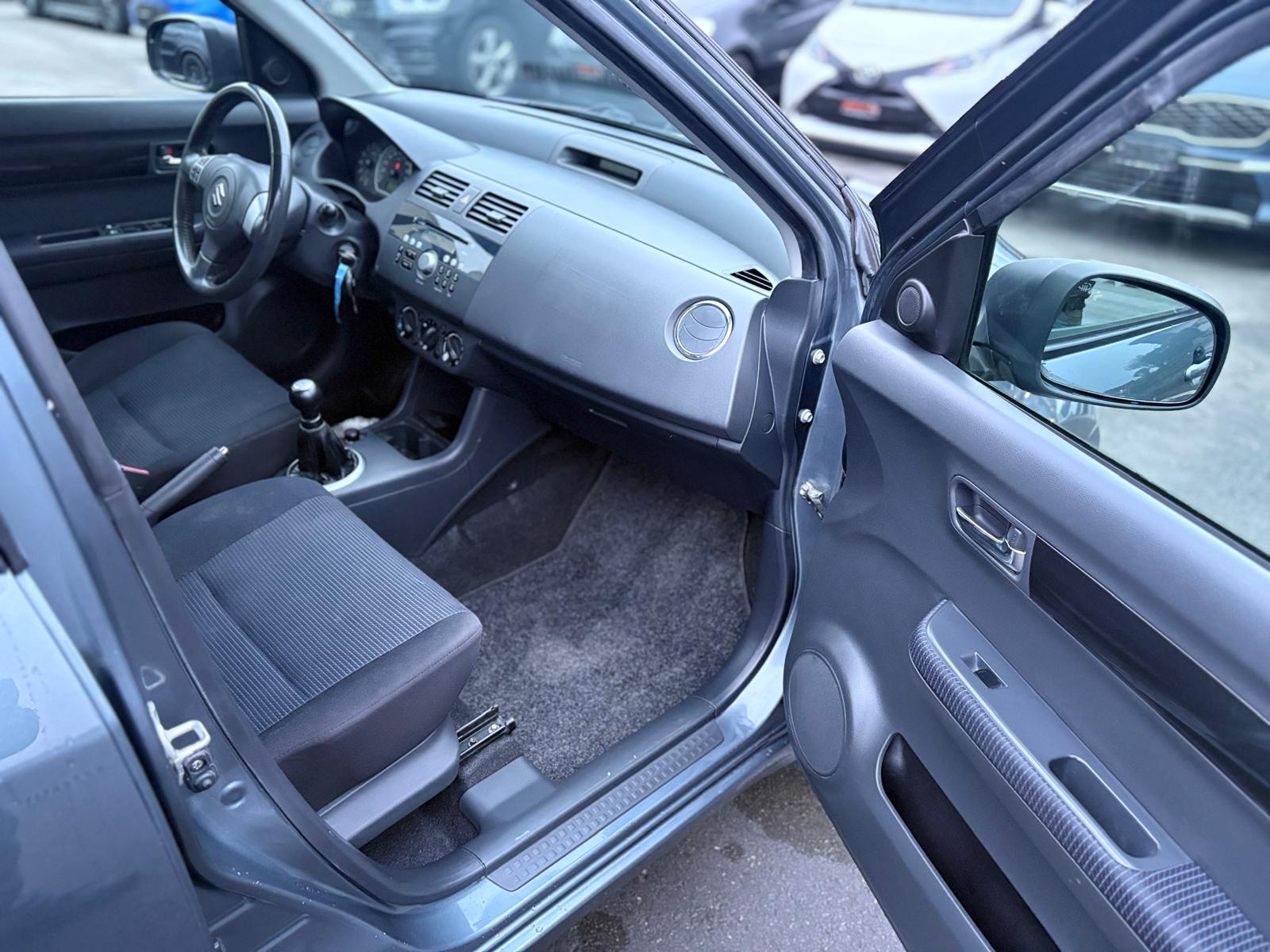 SUZUKI Swift 1.3i 16V GL 4x4-image-10