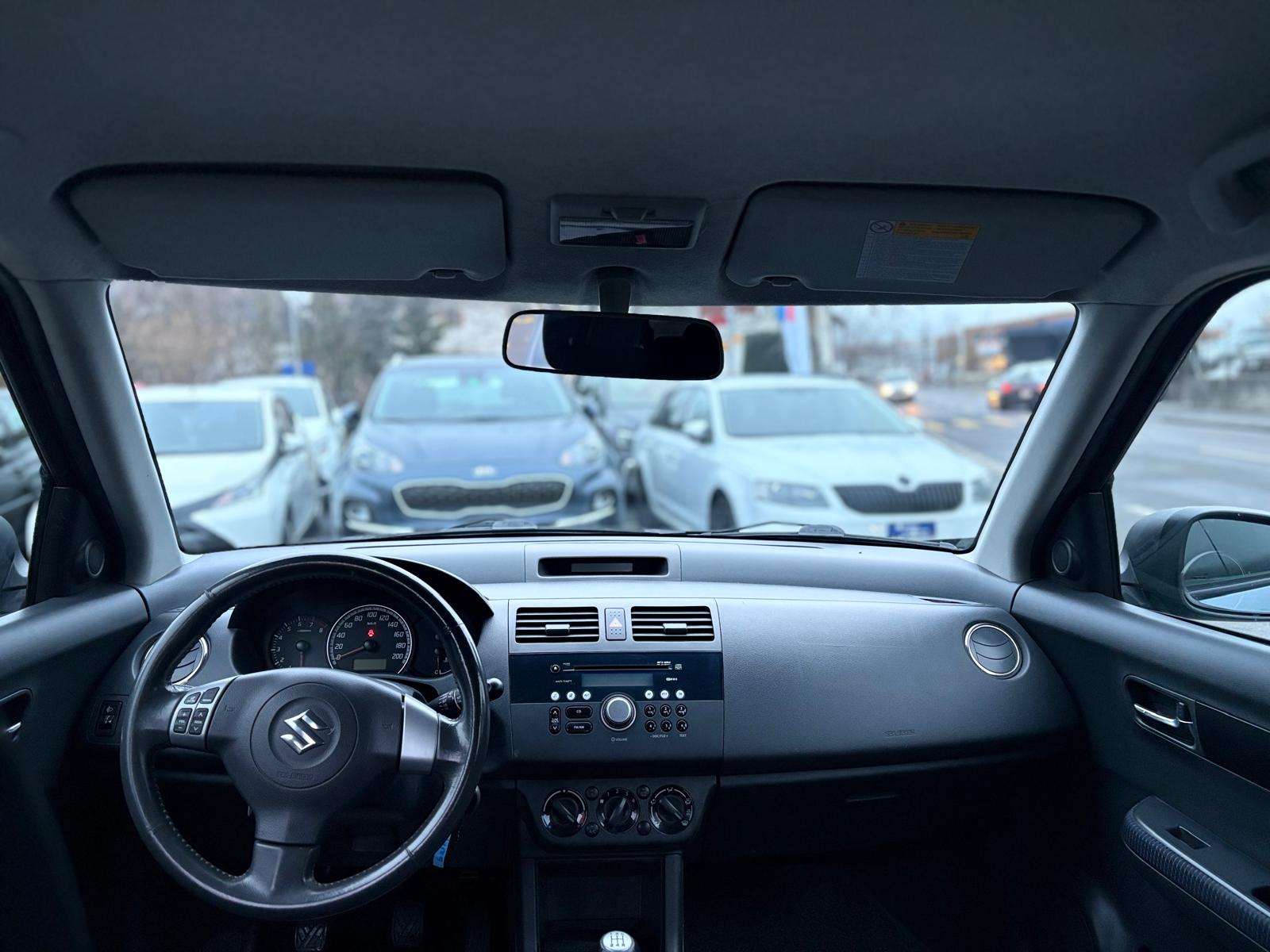 SUZUKI Swift 1.3i 16V GL 4x4-image-9
