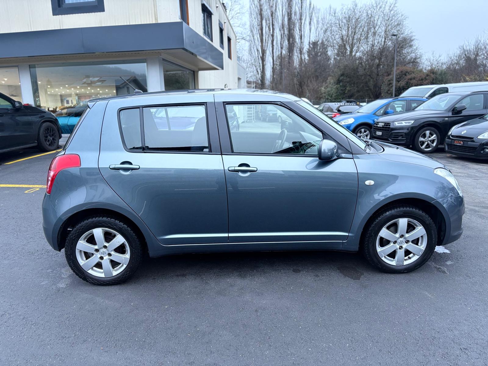 SUZUKI Swift 1.3i 16V GL 4x4-image-6