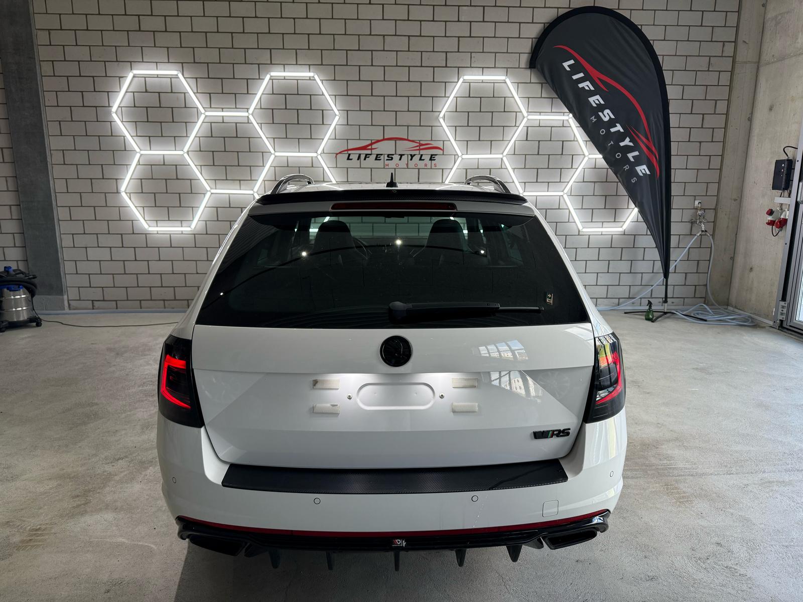 SKODA Octavia Combi 2.0 TSI RS DSG-image-3