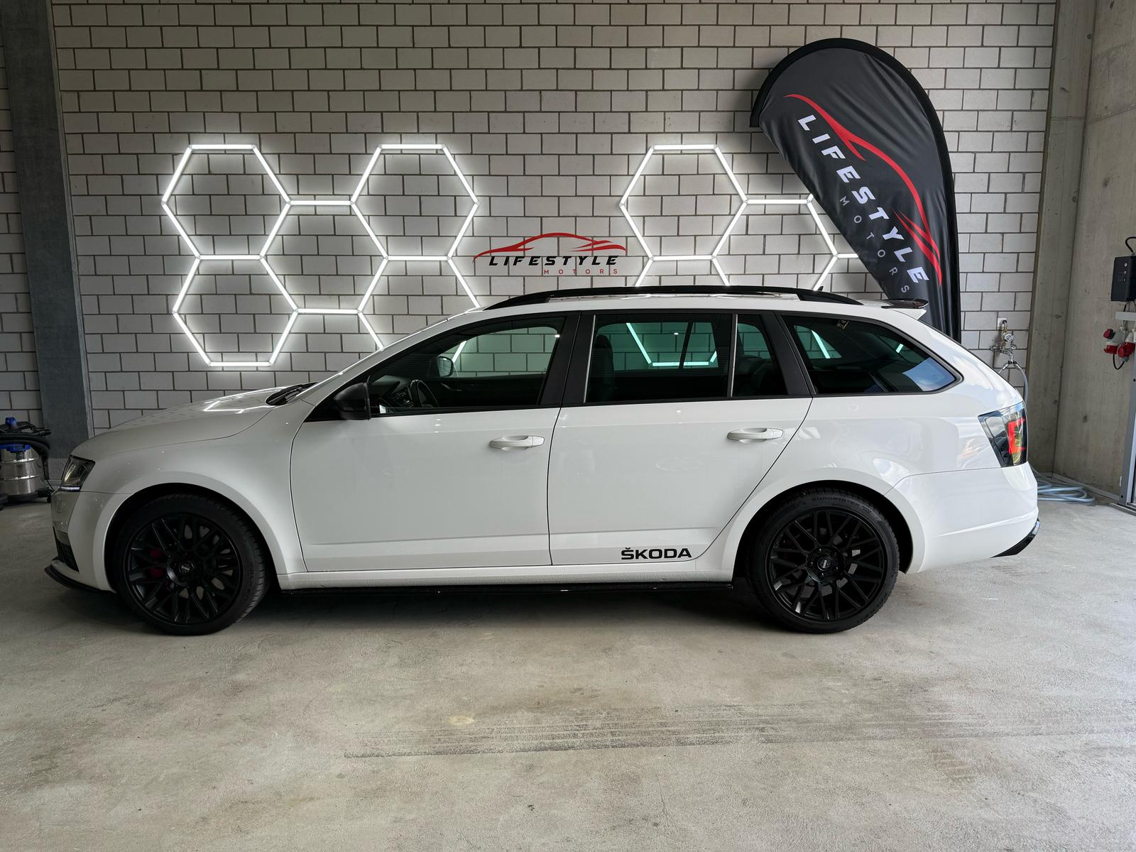 SKODA Octavia Combi 2.0 TSI RS DSG-image-1