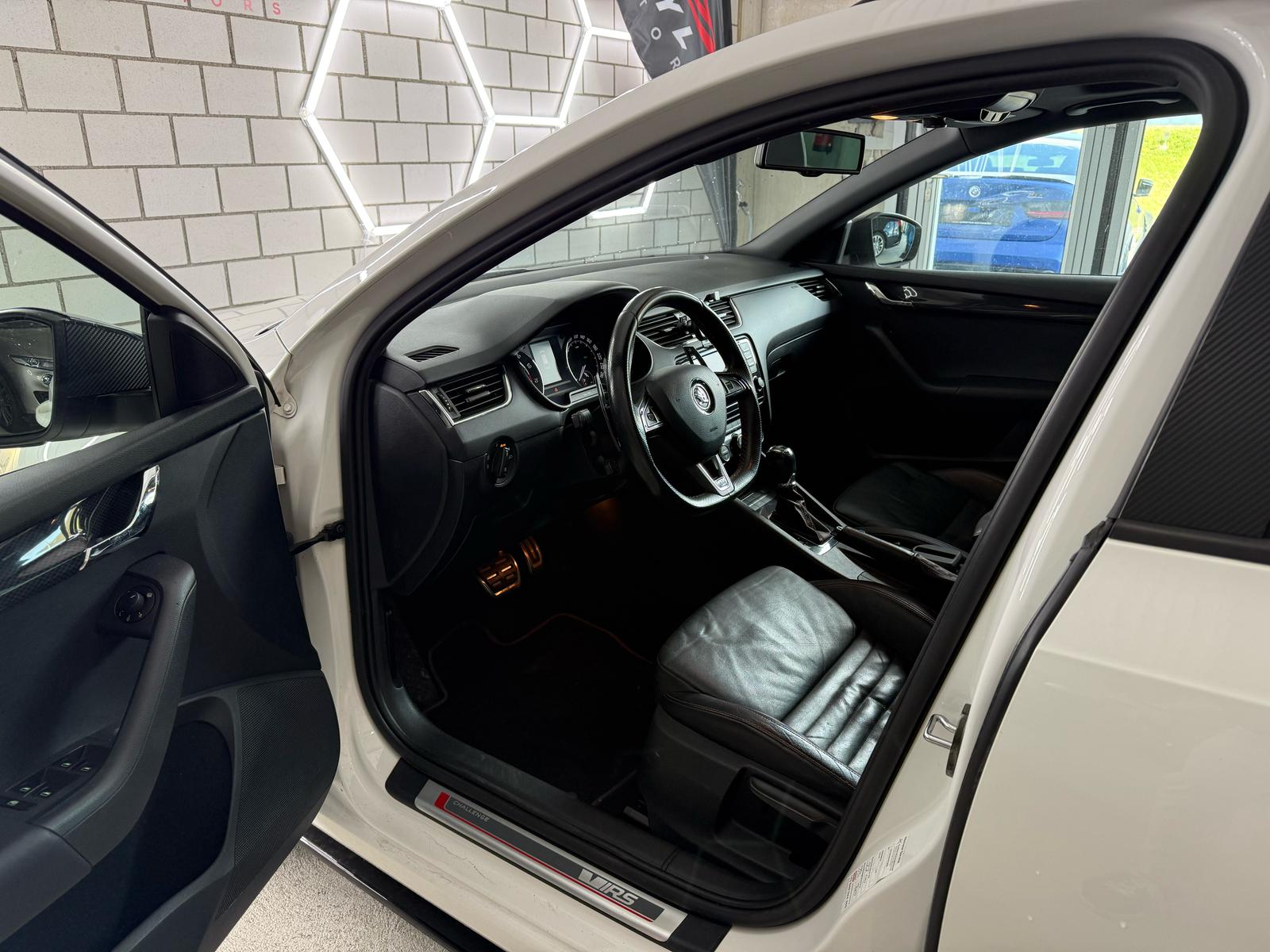 SKODA Octavia Combi 2.0 TSI RS DSG-image-5