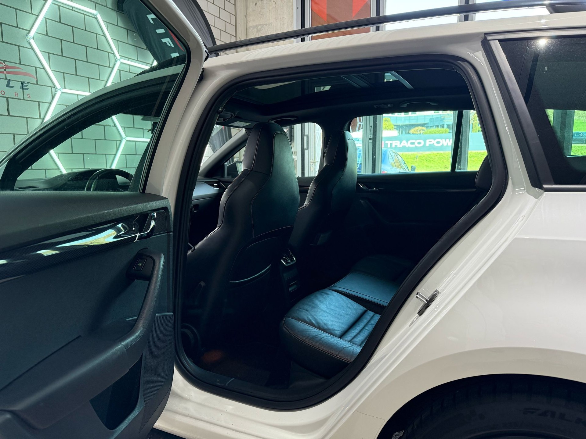SKODA Octavia Combi 2.0 TSI RS DSG-image-10