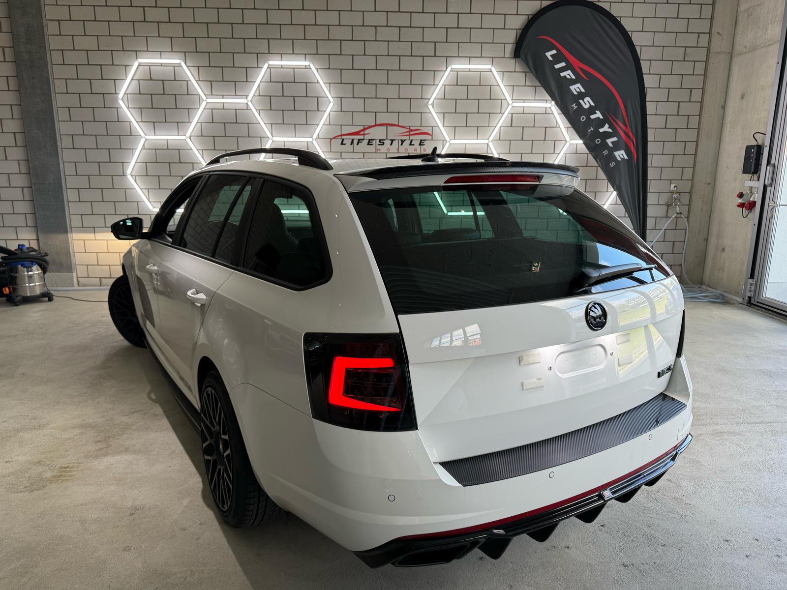 SKODA Octavia Combi 2.0 TSI RS DSG-image-2