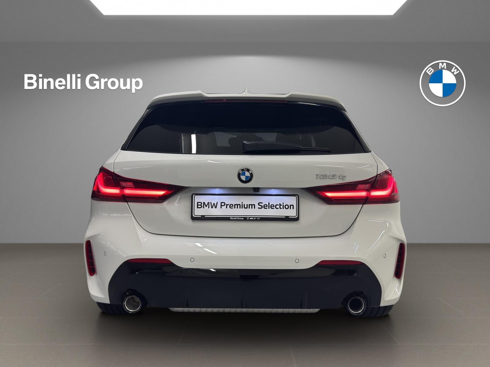 BMW 128ti-showroom-element-3