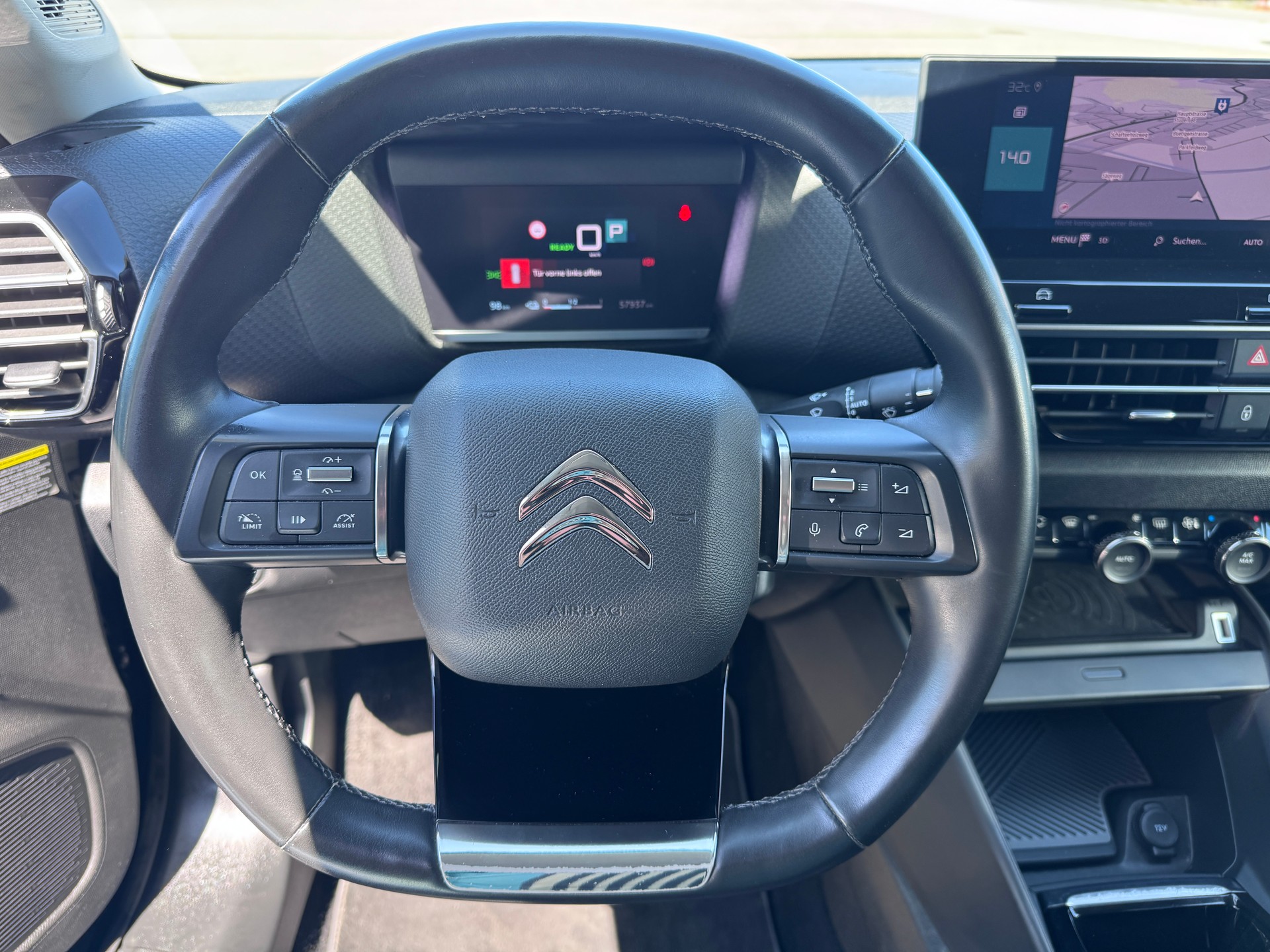 CITROEN C4 Electric Shine-image-10