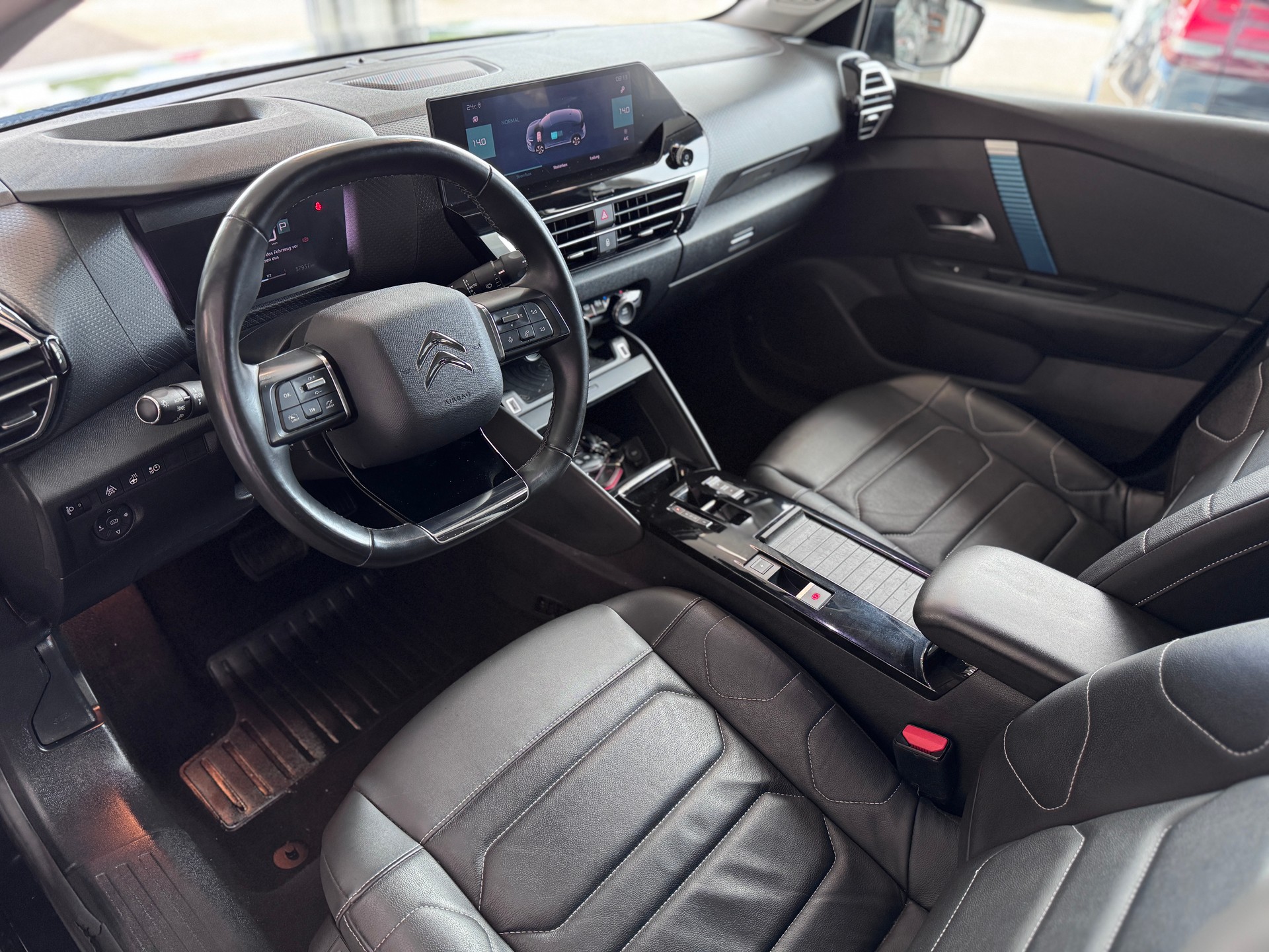 CITROEN C4 Electric Shine-image-7