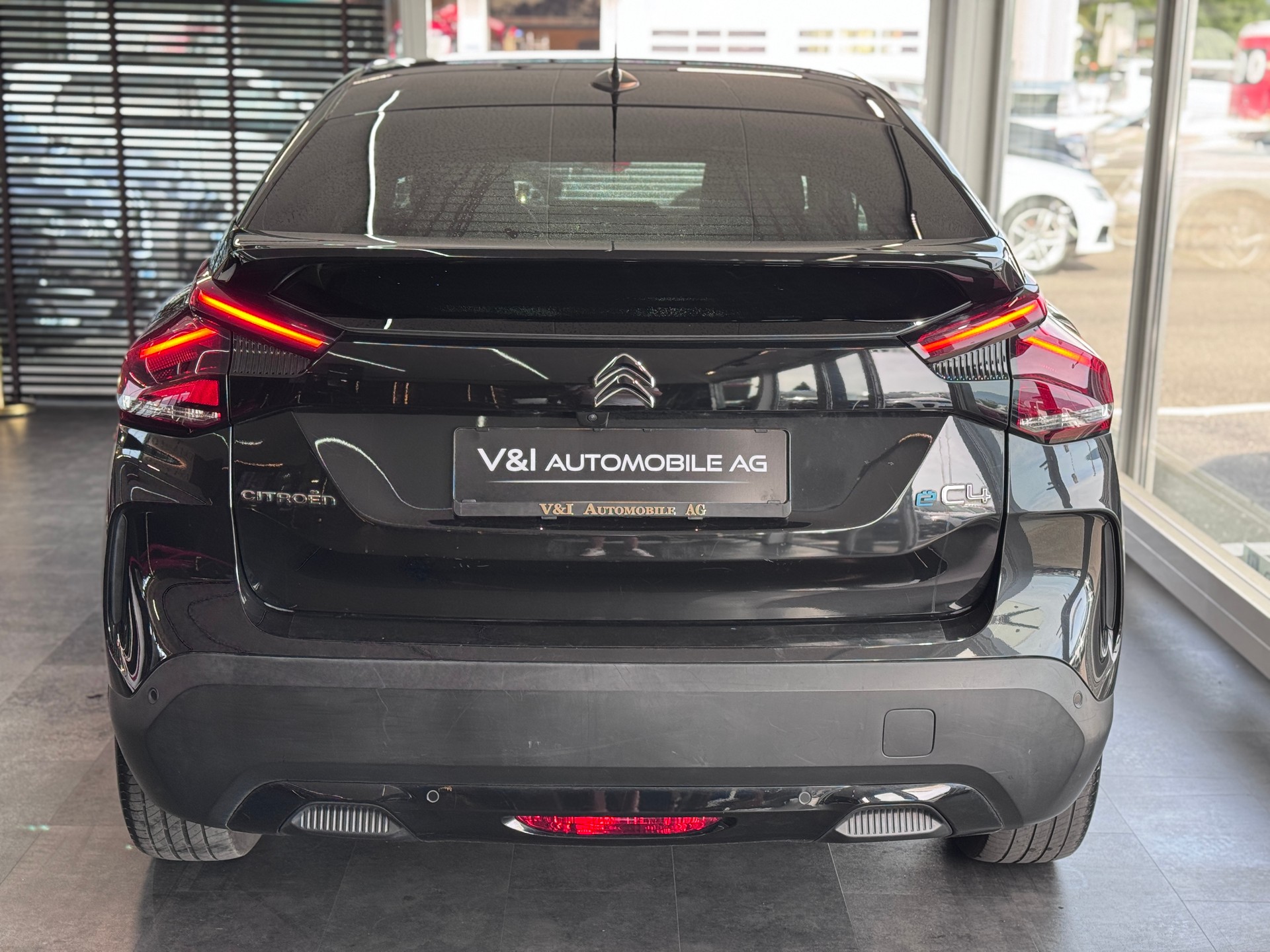 CITROEN C4 Electric Shine-image-5