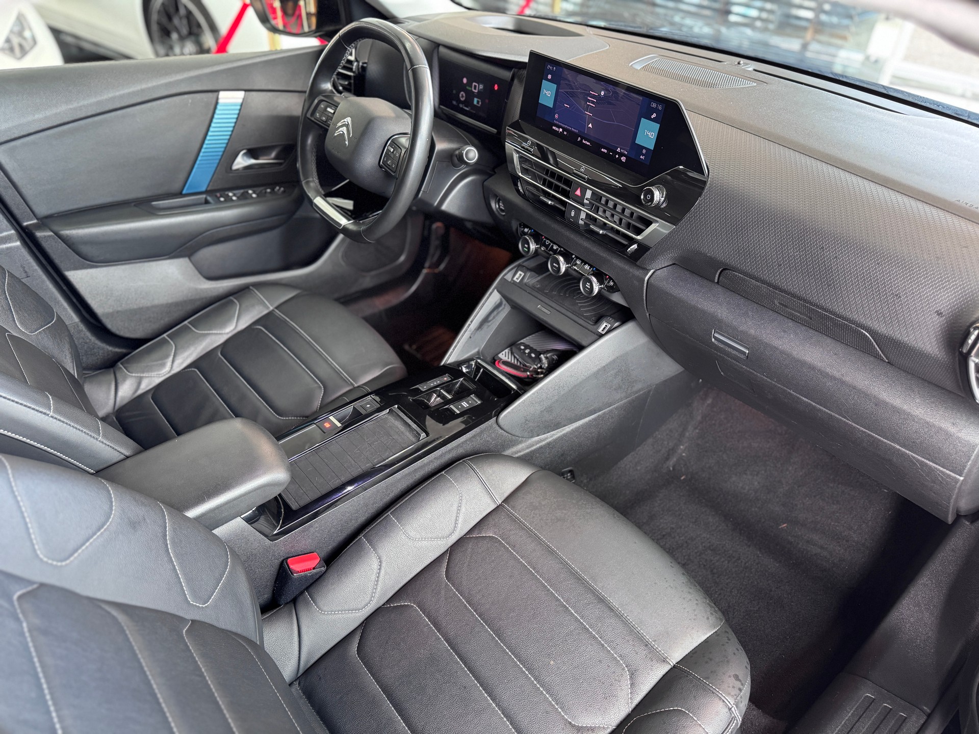 CITROEN C4 Electric Shine-image-15