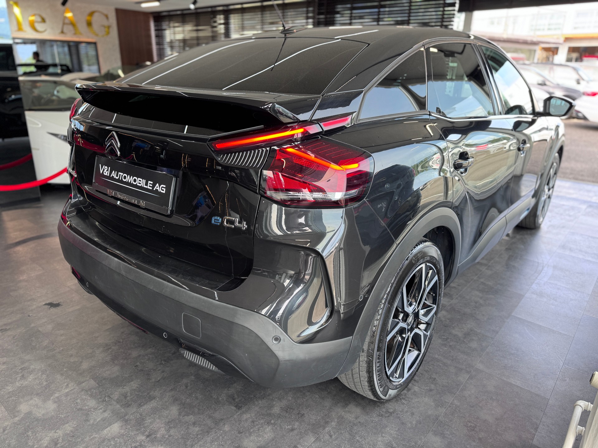 CITROEN C4 Electric Shine-image-6
