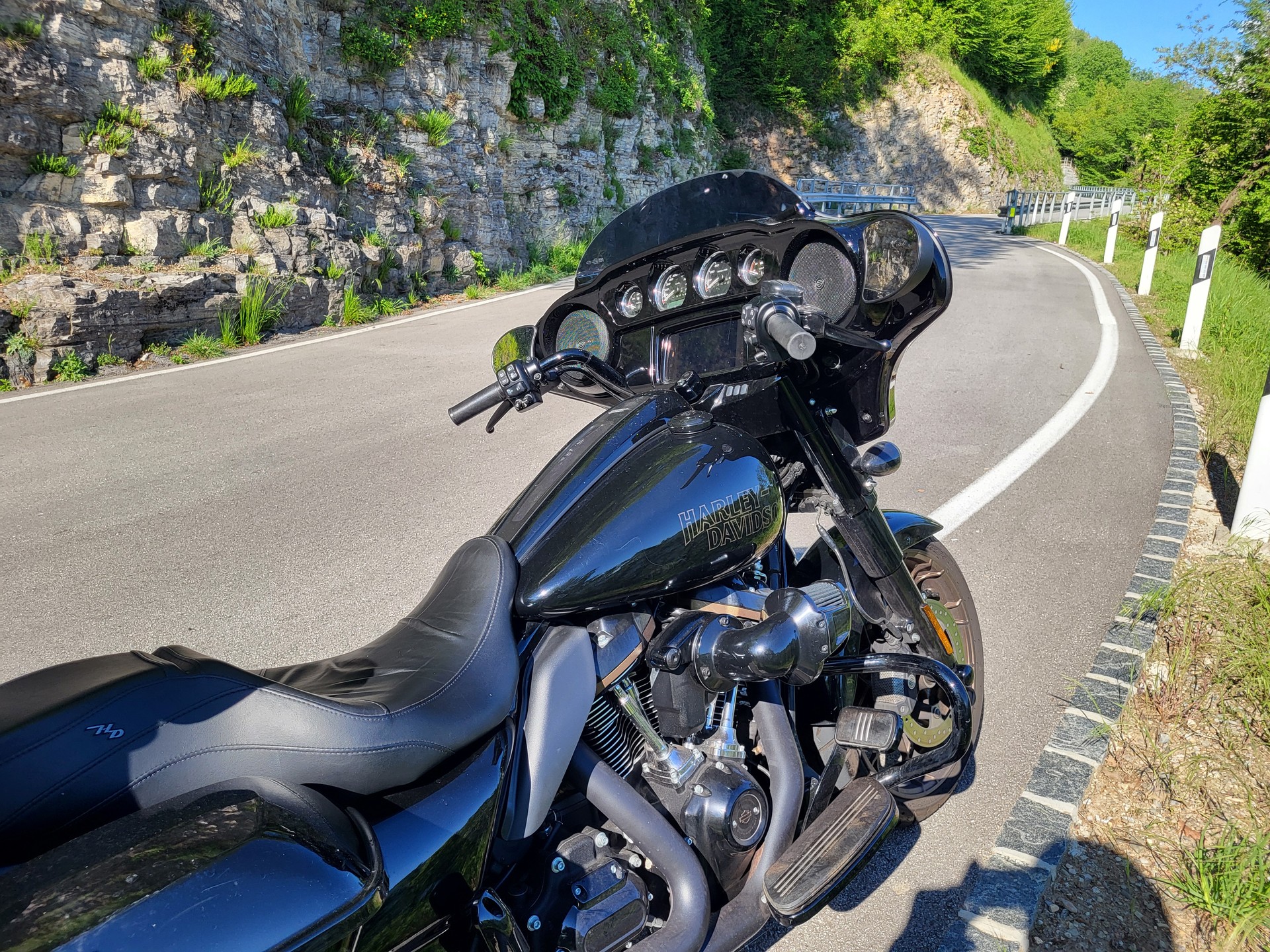 HARLEY-DAVIDSON FLHXST Street Glide ST 117-image-2