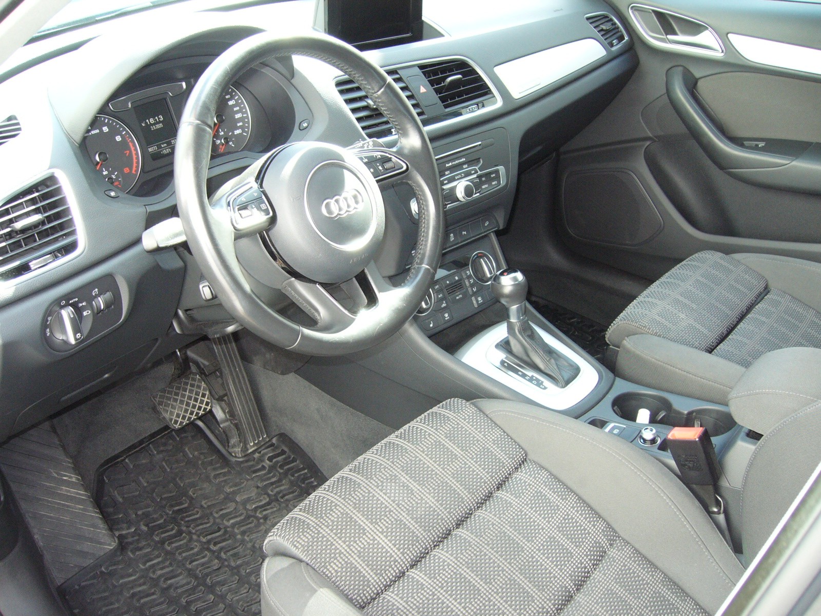 AUDI Q3 2.0 TFSI sport quattro S-tronic 180 PS-image-4