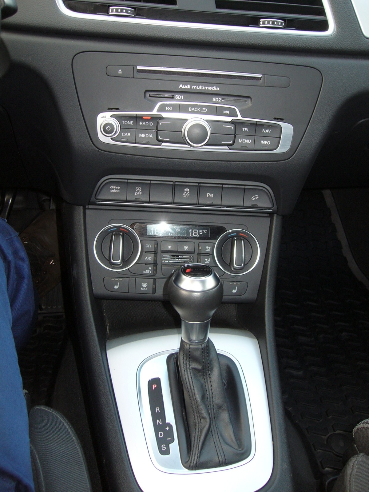 AUDI Q3 2.0 TFSI sport quattro S-tronic 180 PS-image-8