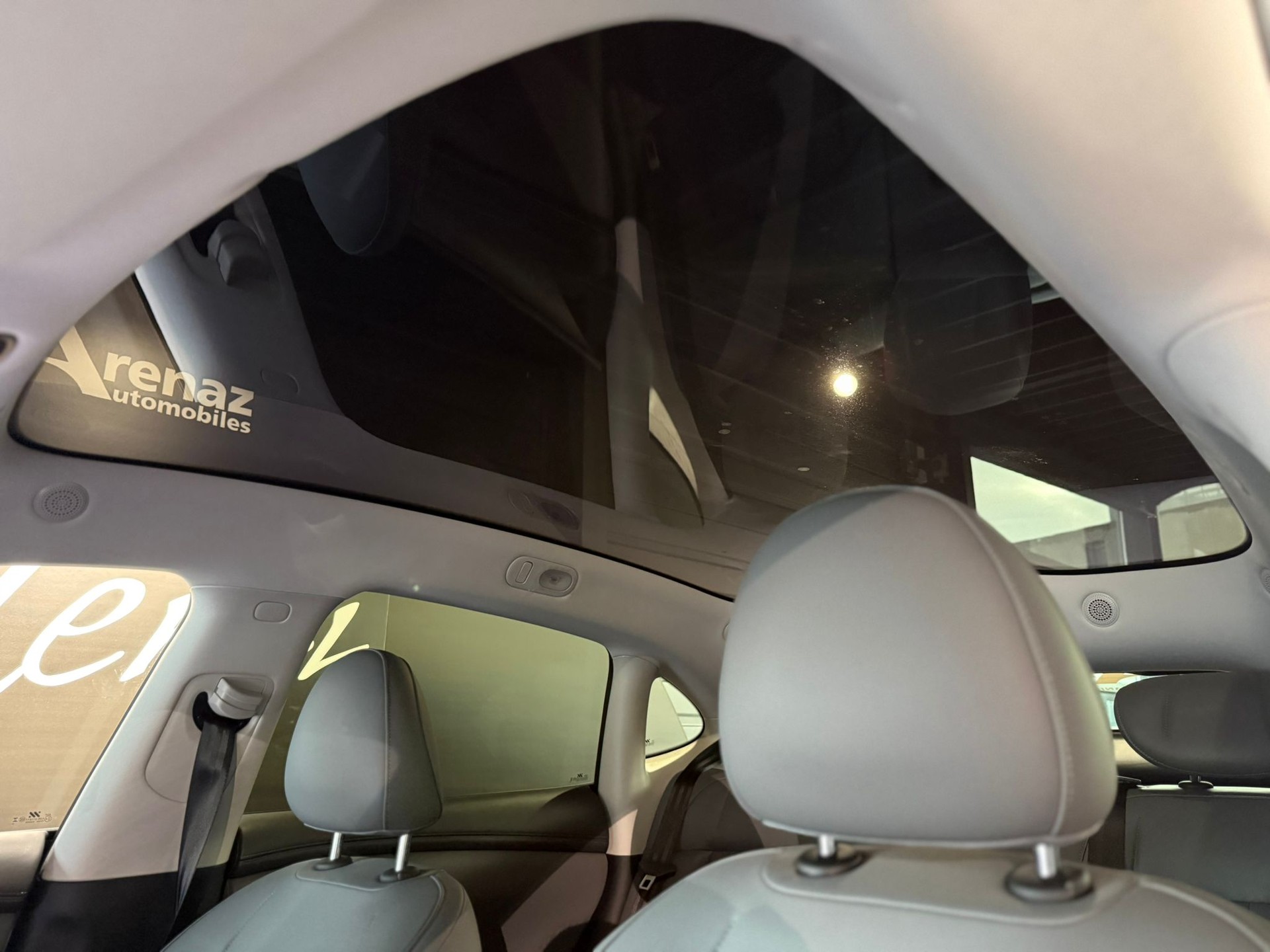 MG IM6 100kWh Performance 21" with active damping control system & air suspension-image-19