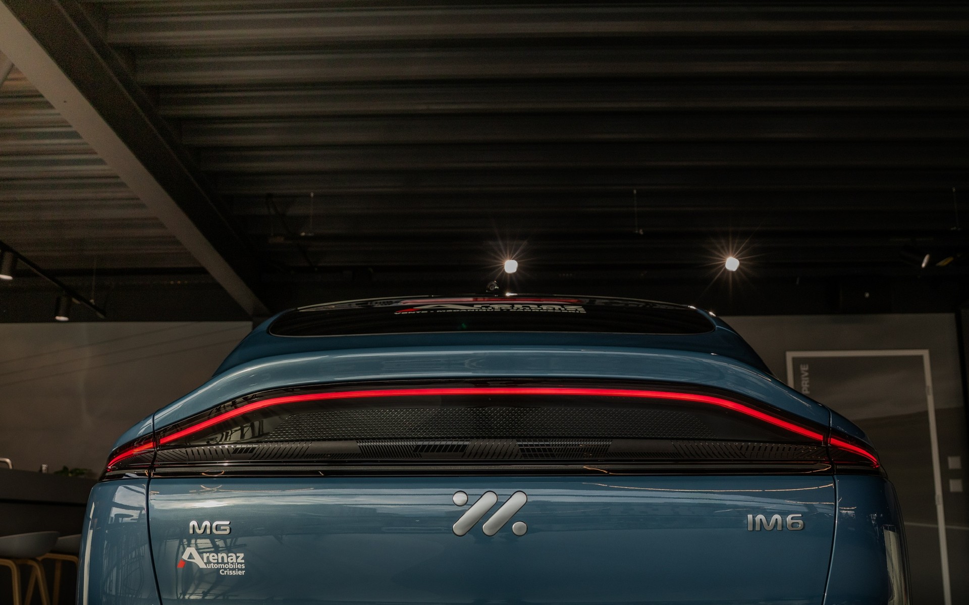 MG IM6 100kWh Performance 21" with active damping control system & air suspension-image-27