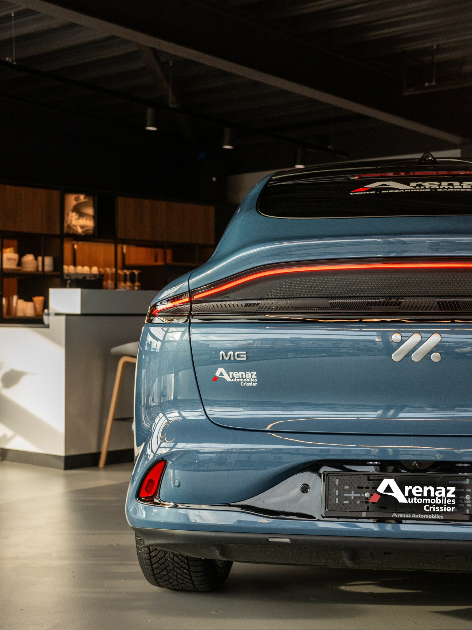 MG IM6 100kWh Performance 21" with active damping control system & air suspension-image-23
