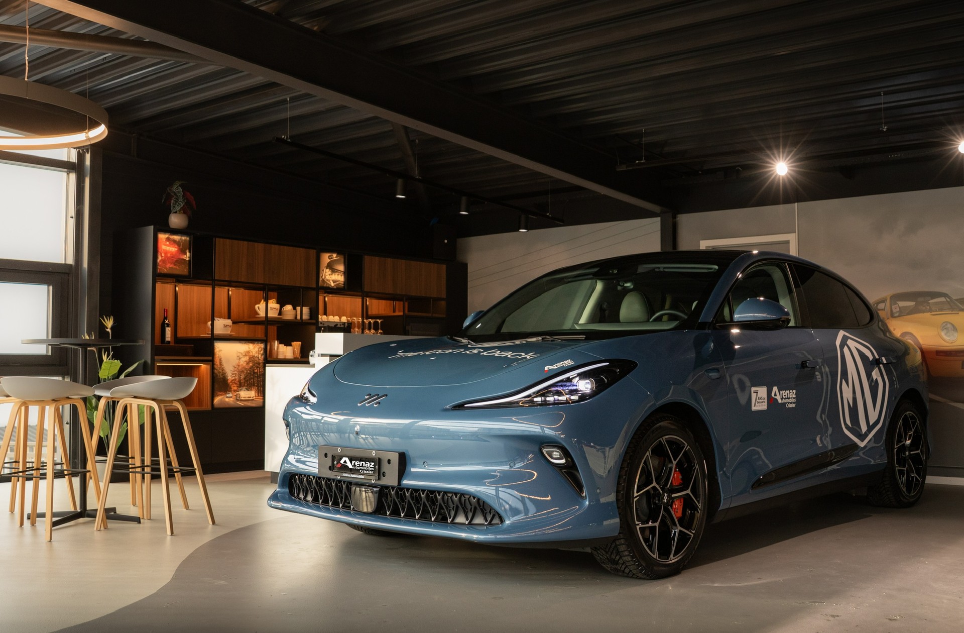 MG IM6 100kWh Performance 21" with active damping control system & air suspension-showroom-element-2