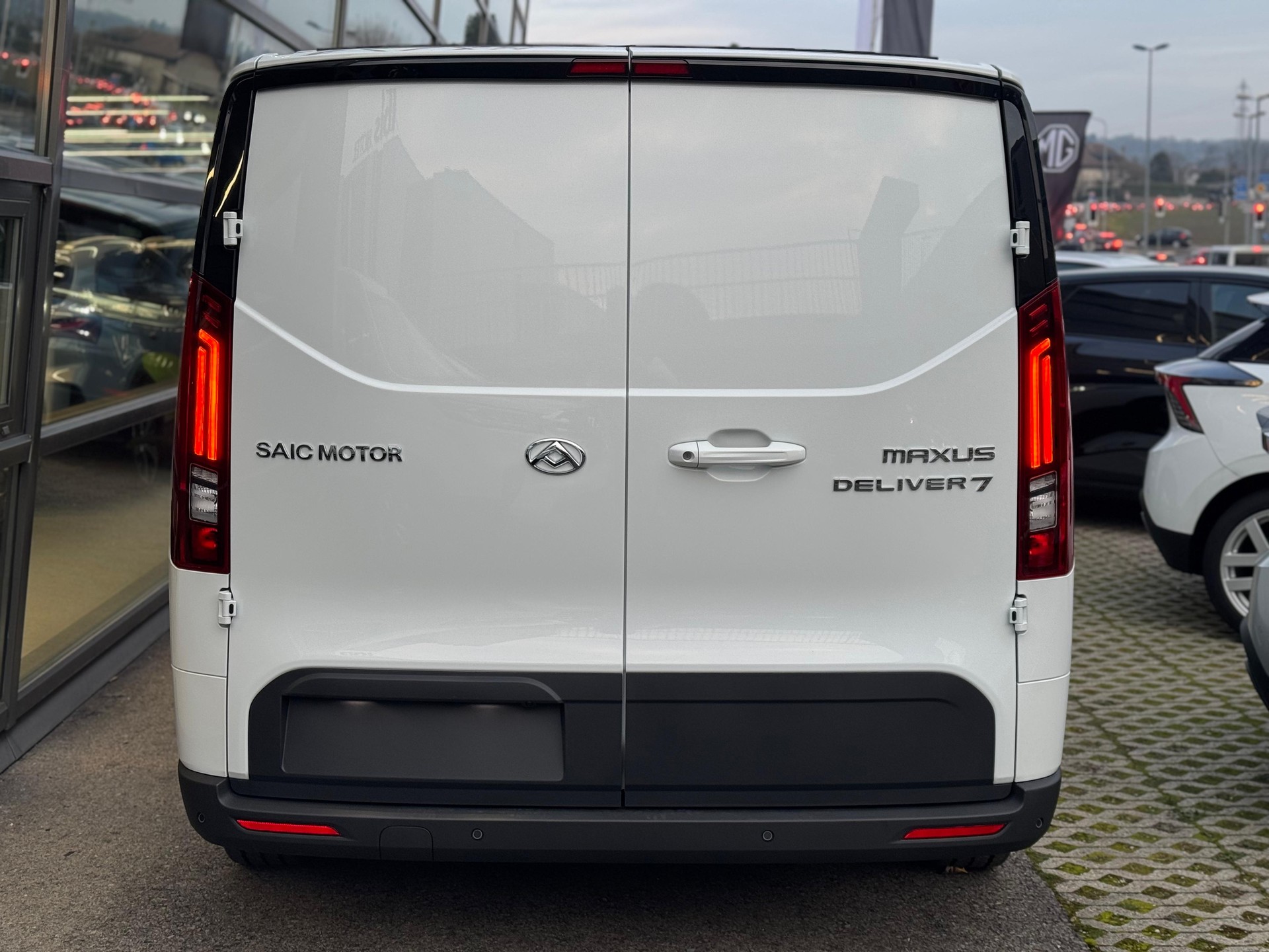 MAXUS Deliver 7 2.0D L2-showroom-element-2