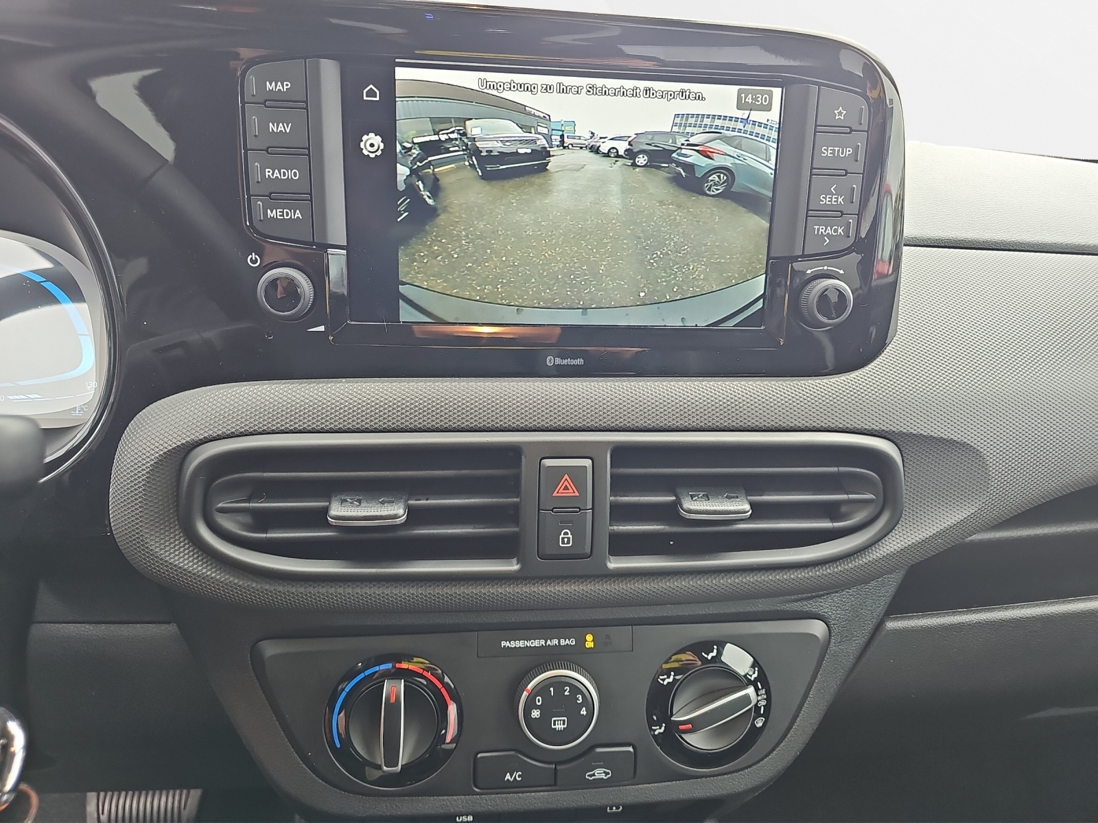 HYUNDAI i10 1.2 Amplia-image-12