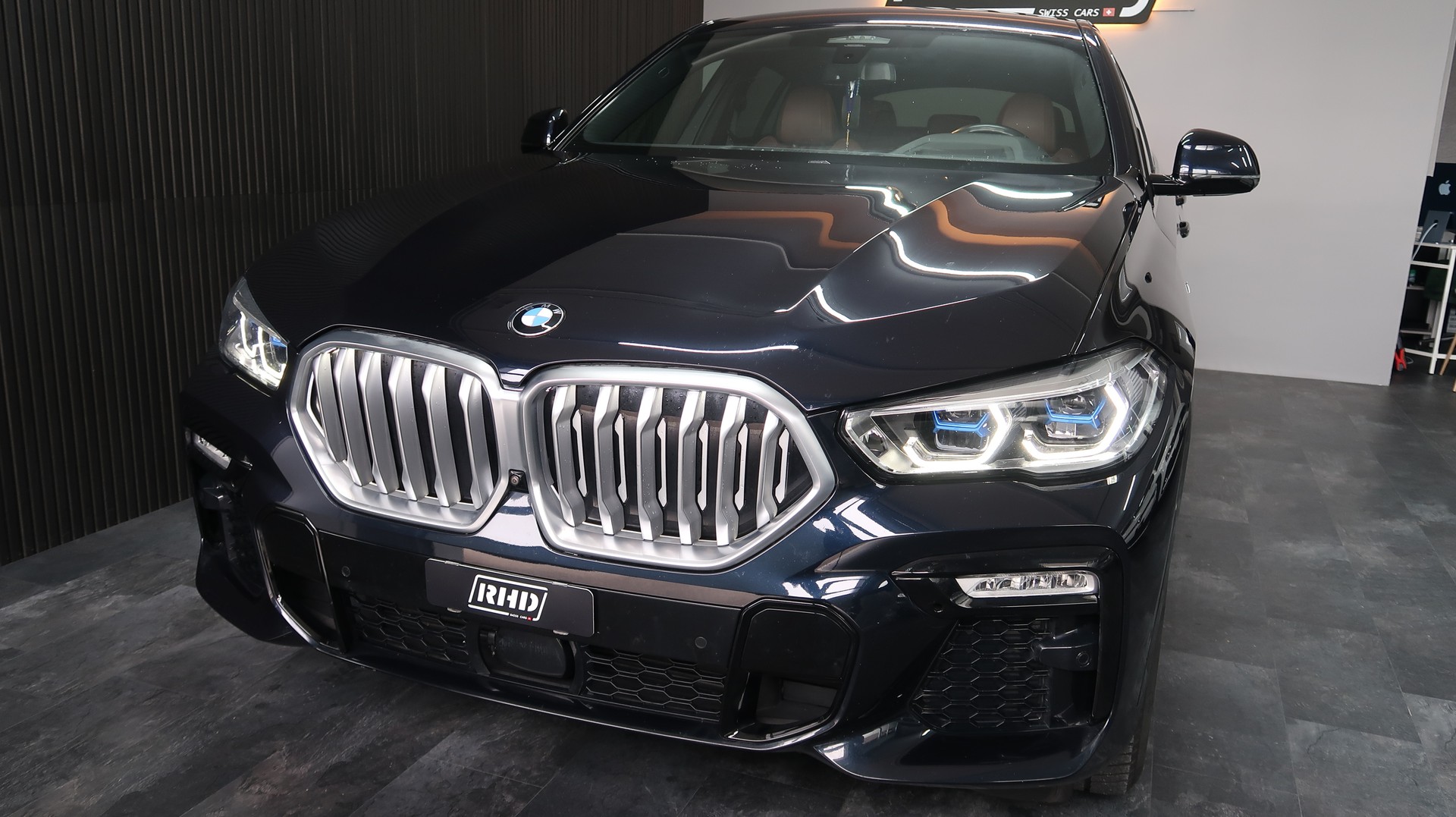 BMW X6 xDrive 40i / Pack-M / CH / MFK-showroom-element-3